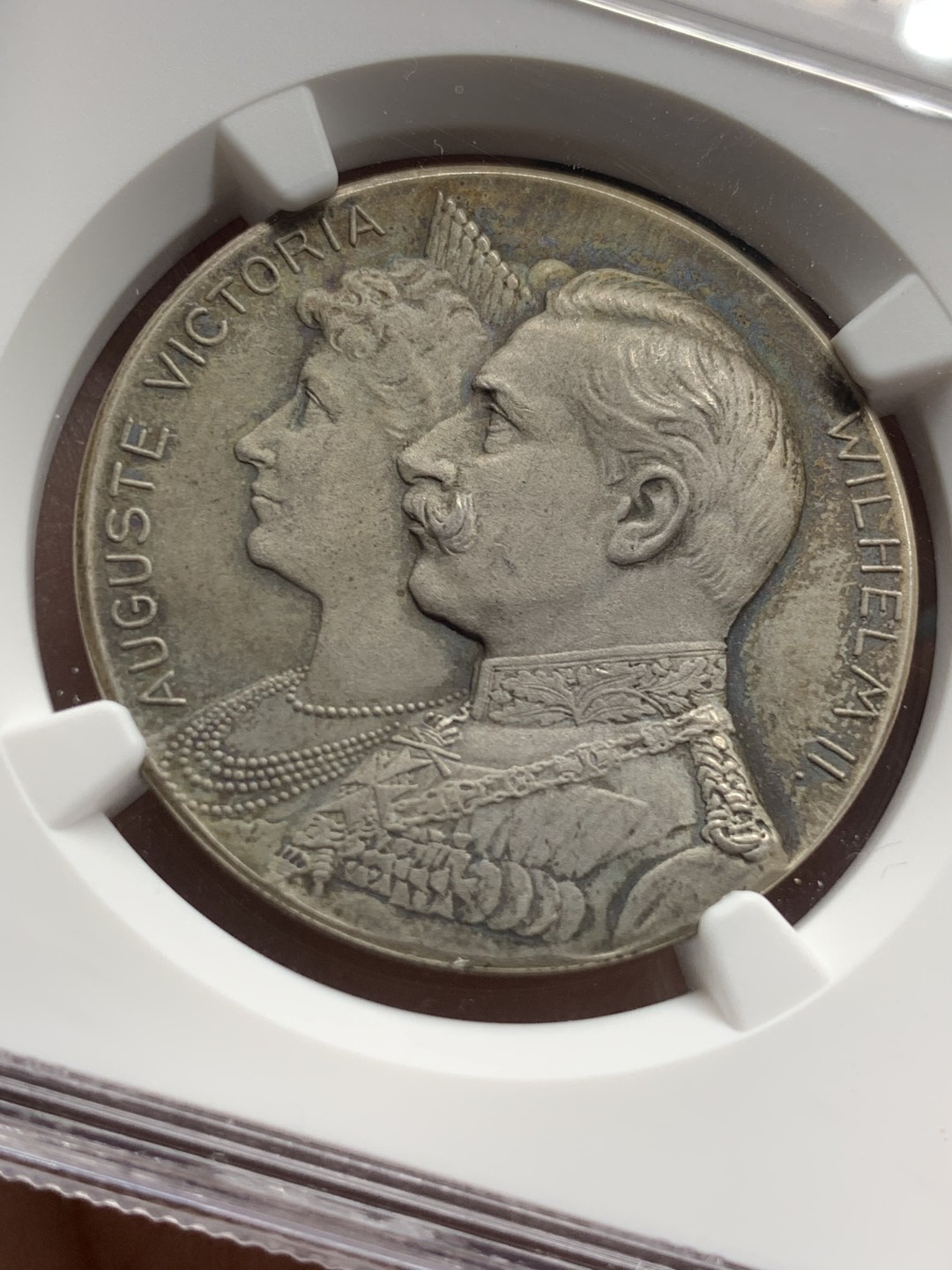 《竞宝斋》第98场-本周日，周一2场连拍（全场不限金额包邮） NGC MS63  1906年德国普鲁士威廉二世结婚25周年银婚纪念小天使 银章  原味包浆 难得好品好状态