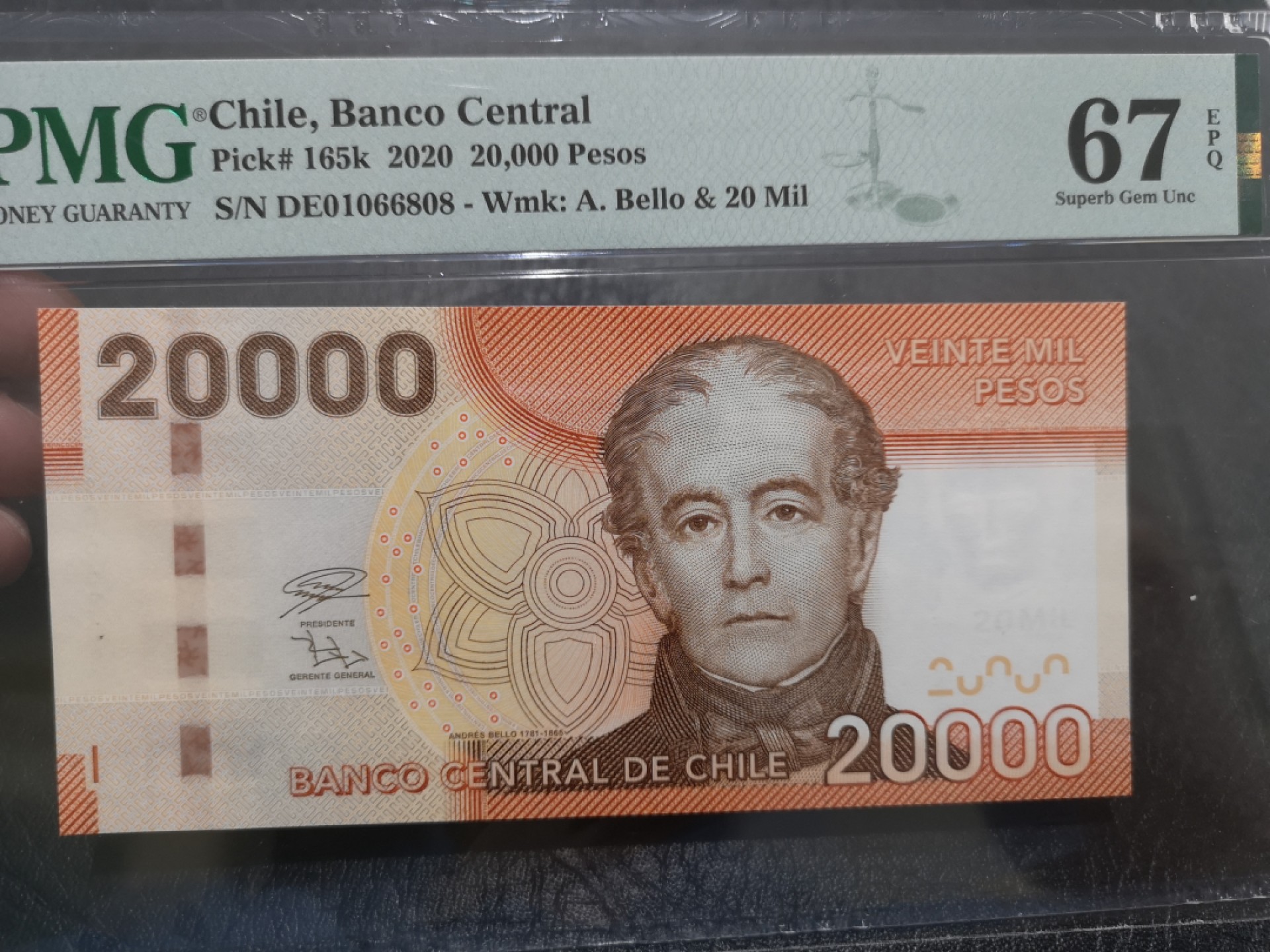 《外钞收藏家》第二百零四期 2020年智利2万比索 PMG67 无47尾8
