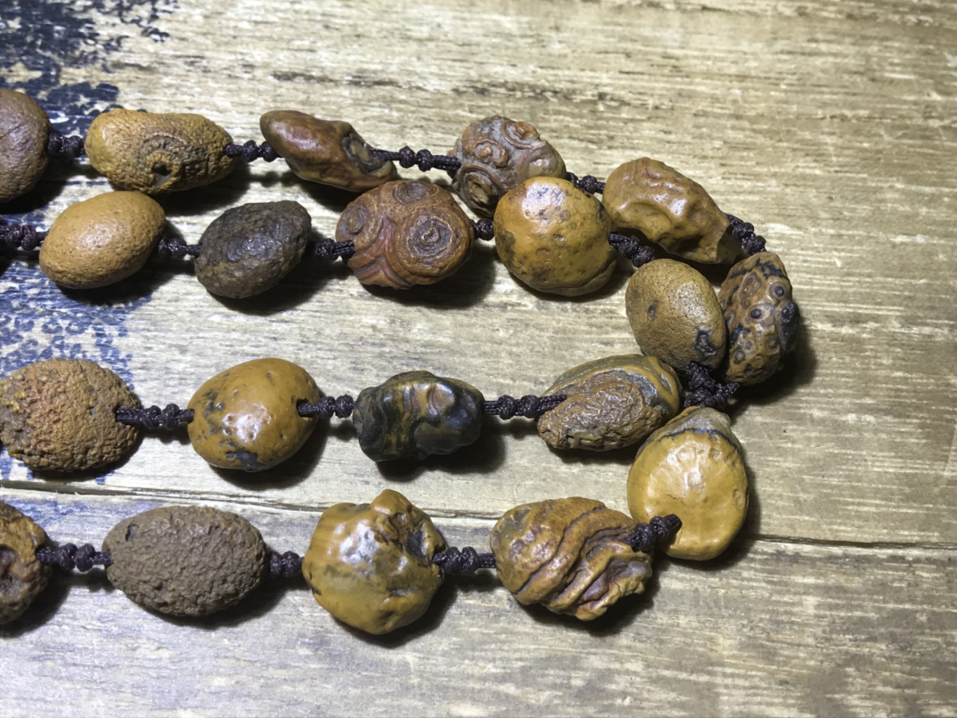 精美天然九眼页岩天珠珠原石项链一条！