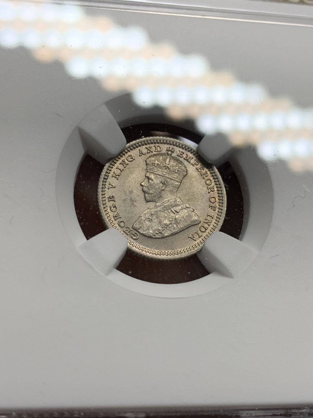 《竞宝斋》第98场-本周日，周一2场连拍（全场不限金额包邮） NGC-UNCD 香港1935年 乔五 五仙 白铜币  状态好 未流通品