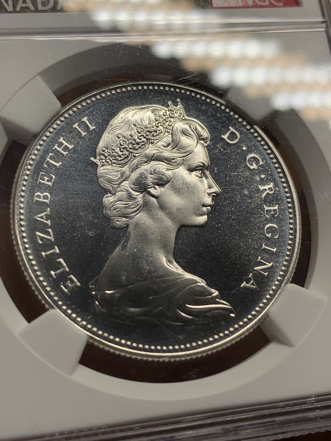 《竞宝斋》第98场-本周日，周一2场连拍（全场不限金额包邮） NGC-PL66 CAMEO 加拿大 1967年   百年 1元纪念币 转光强烈 非常漂亮 这头像可以说是女王颜值最高的头像了 值得收藏