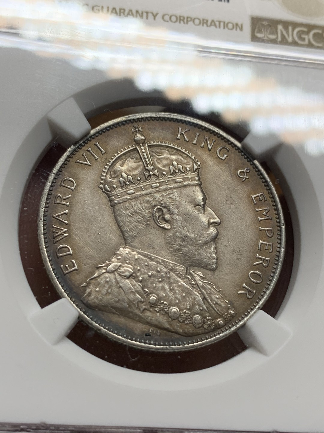 《竞宝斋》第98场-本周日，周一2场连拍（全场不限金额包邮） NGC-XFD 香港 1905年 爱七 半圆 银币，老熟均匀包浆，观感绝佳