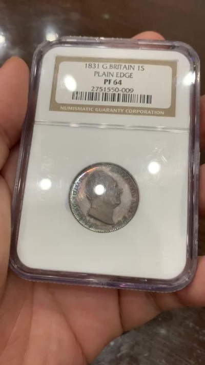 《竞宝斋》第98场-本周日，周一2场连拍（全场不限金额包邮） NGC-PF64 1831年英国威廉四世精铸先令银币-平边（NGC老盒，英伦包浆状态佳）盒子正面左上角边缘有小缺口