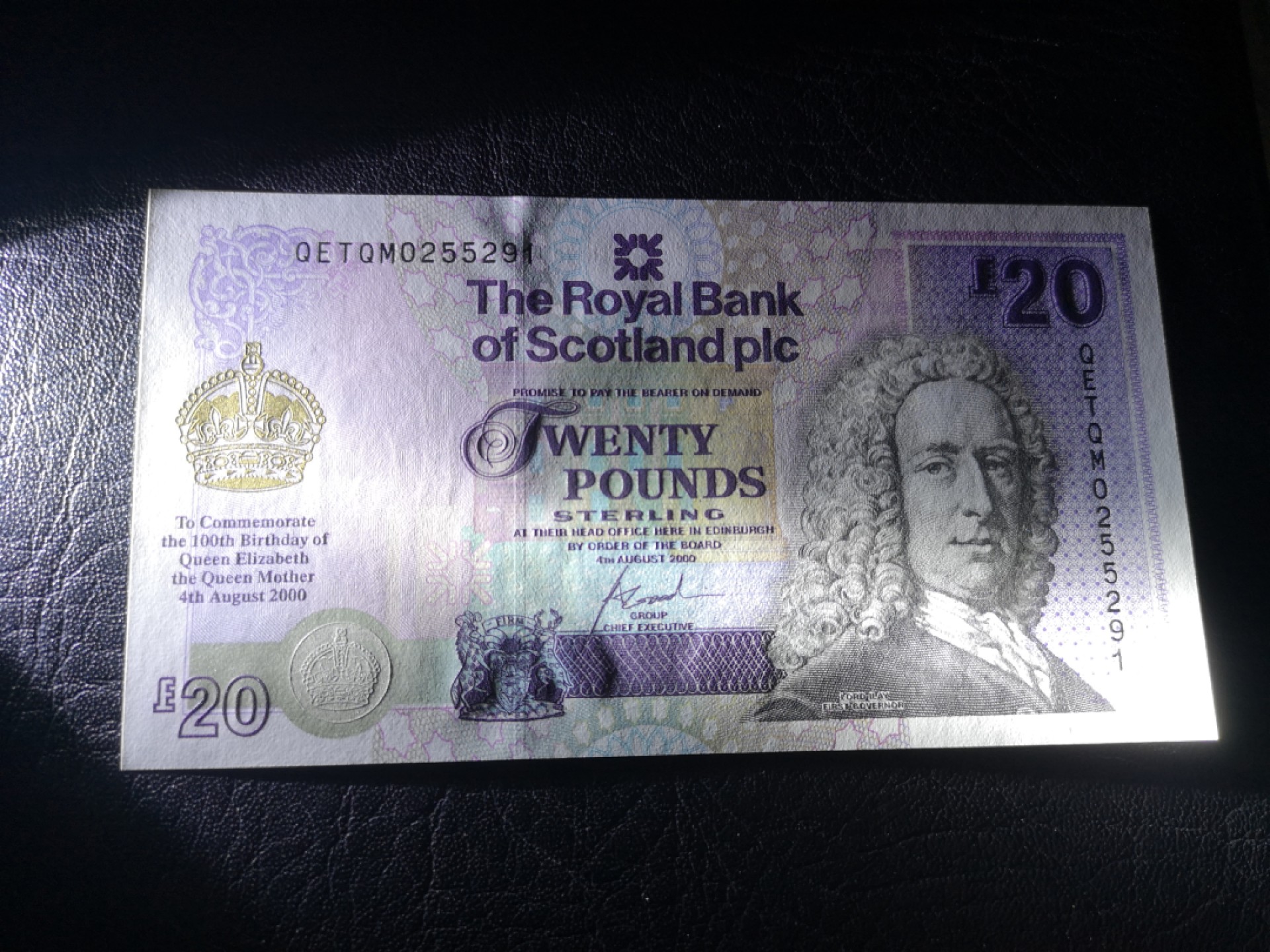《外钞收藏家》第二百零五期 苏格兰经典专场👍 苏格兰皇家银行-2000-20镑	QETQM 0255291	P-361	女王母亲百岁生日纪念	全新UNC