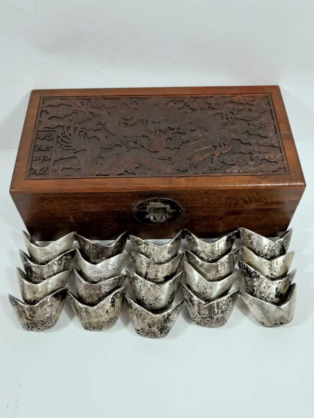 旧藏清代银元宝，保存完整，品相完美，包将浓厚，皮壳老亮，喜欢的联系，收藏佳品