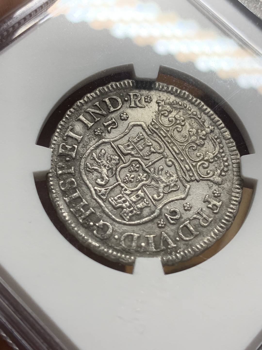 《竞宝斋》第98场-本周日，周一2场连拍（全场不限金额包邮） NGC-UNCD 1756年西属墨西哥地球双柱2R银币 费迪南六世小地球，一般多是XF、AU，UNC品非常少见，这枚细节犀利、打制居中，值得收藏