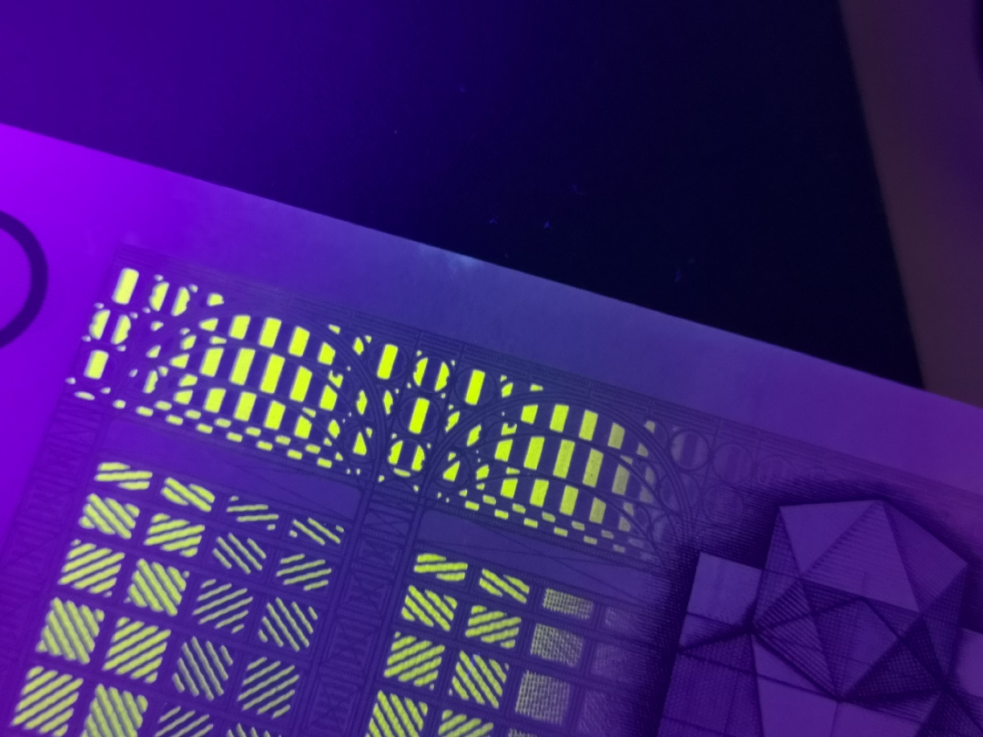 《外钞收藏家》第二百零四期 意大利2000和比利时100 两张一起 全新UNC