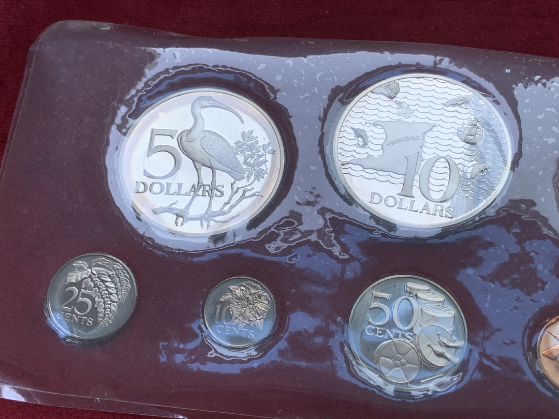 《竞宝斋》第98场-本周日，周一2场连拍（全场不限金额包邮） 特立尼达和多巴哥1974年8枚精制套币，带原盒带证书，其中5元、10元为银币（925银，直径40mm和42mm，重量27.9g和35g）