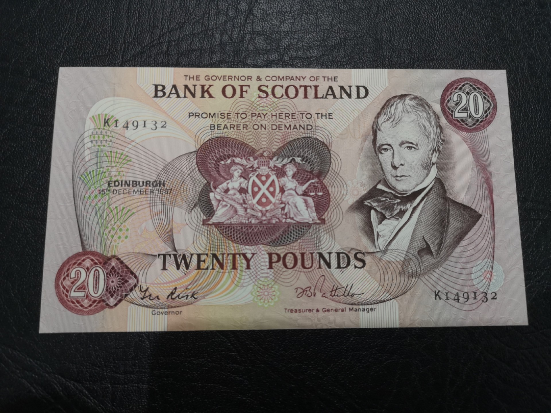 《外钞收藏家》第二百零五期 苏格兰经典专场👍 苏格兰银行-1987-20镑	K 149132  P-114 非全新疑似有折