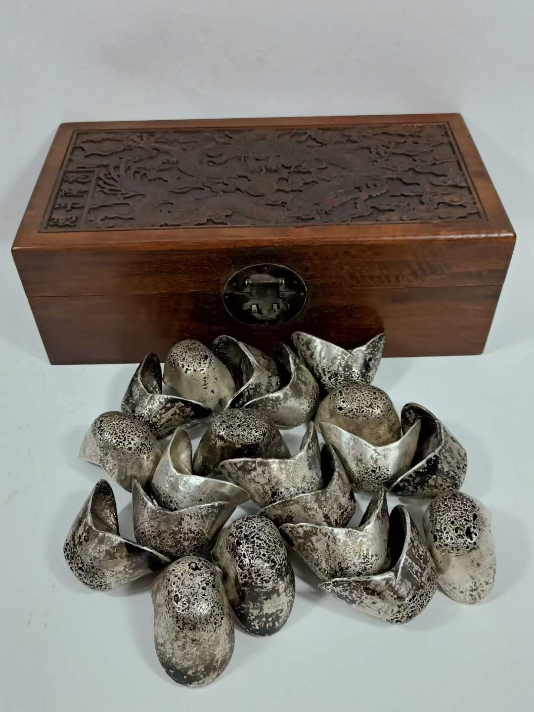 旧藏清代银元宝，保存完整，品相完美，包将浓厚，皮壳老亮，喜欢的联系，收藏佳品