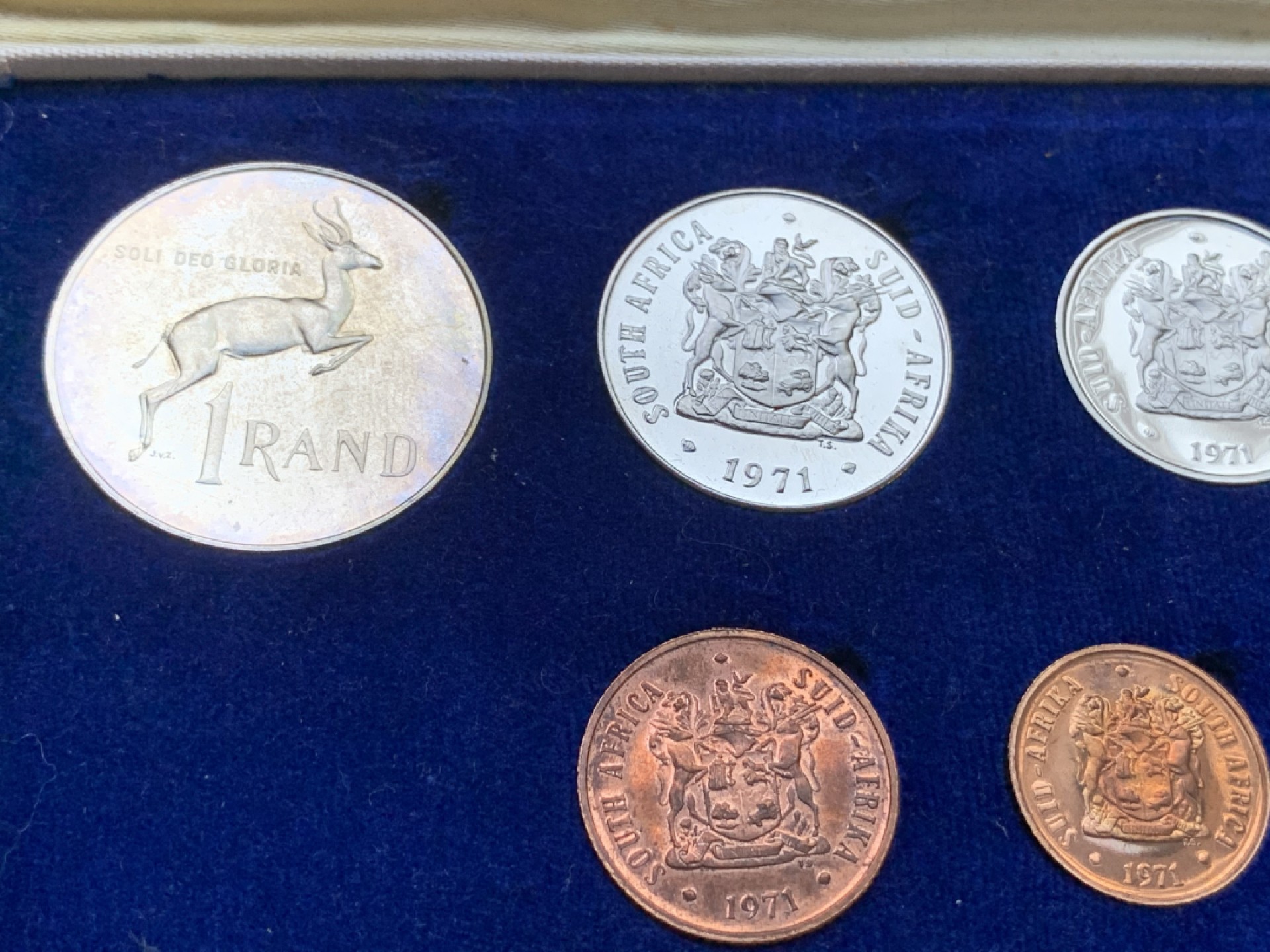 《竞宝斋》第98场-本周日，周一2场连拍（全场不限金额包邮） 南非1971年8枚精制套币，带原盒 细节如图