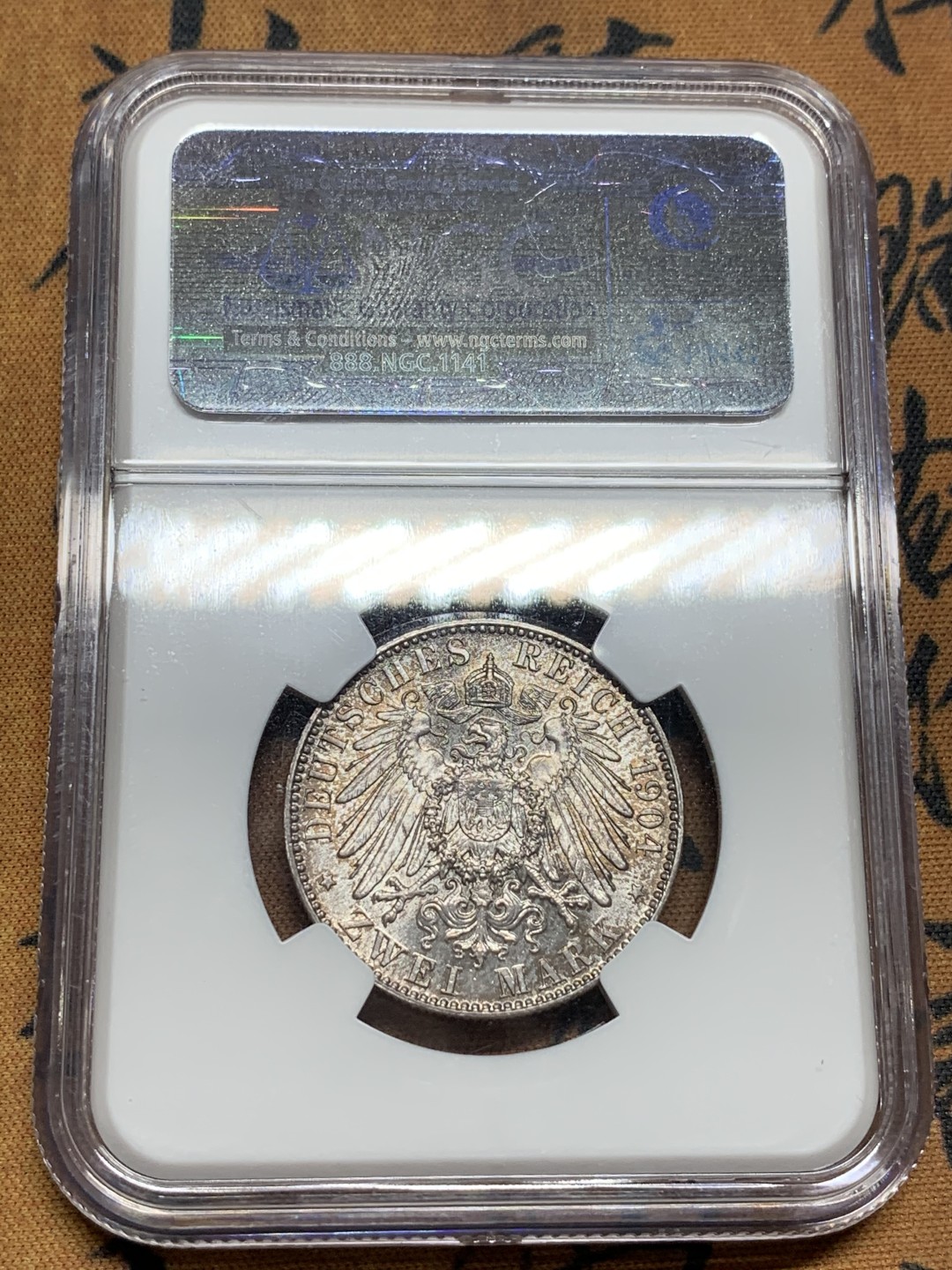 《竞宝斋》第98场-本周日，周一2场连拍（全场不限金额包邮） NGC-MS66 德国萨克森1904E乔治纪念2马克银币，机油转光，少见好品！