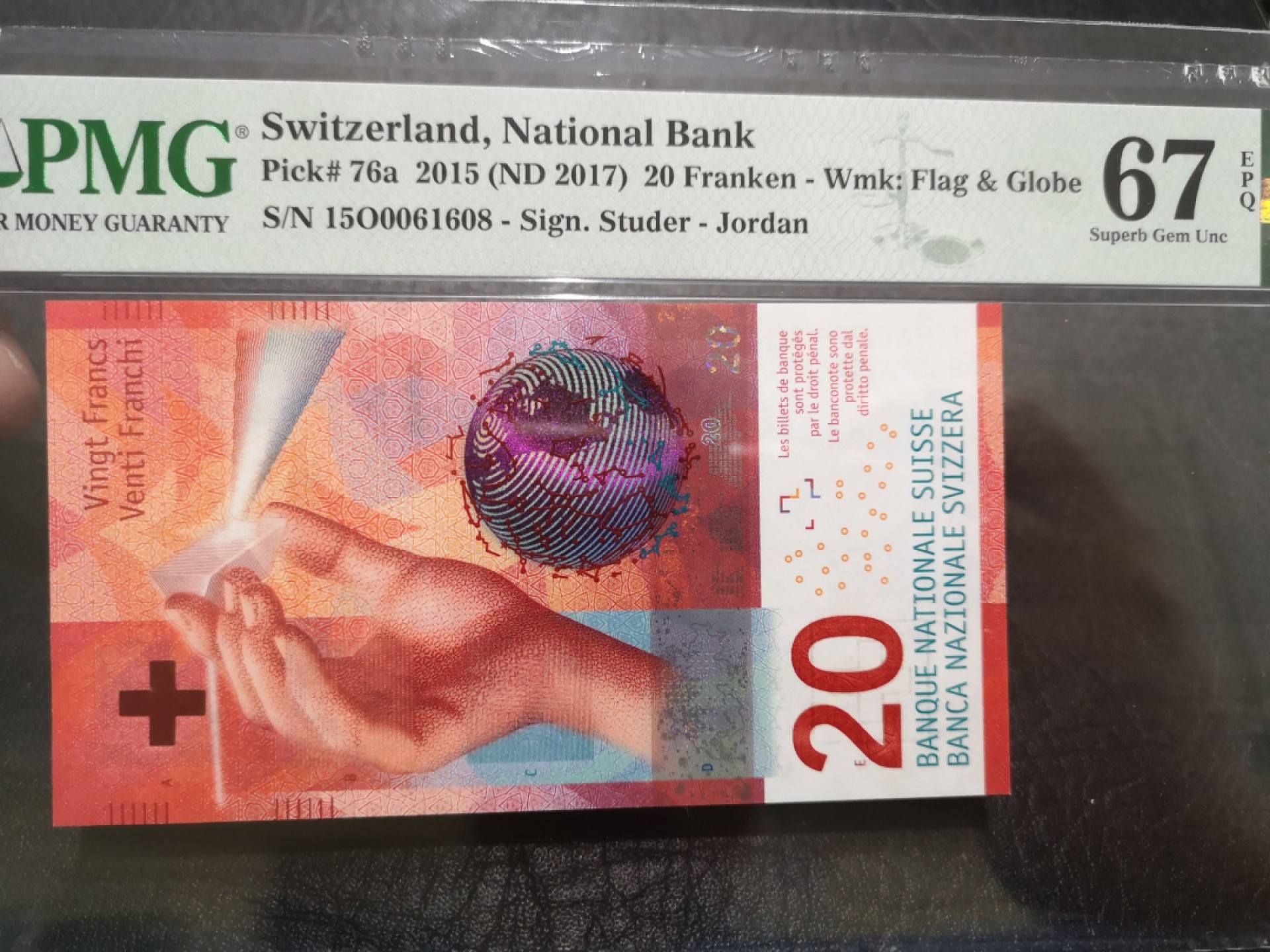 《外钞收藏家》第二百零四期 2015年瑞士20法郎 PMG67 无47尾8