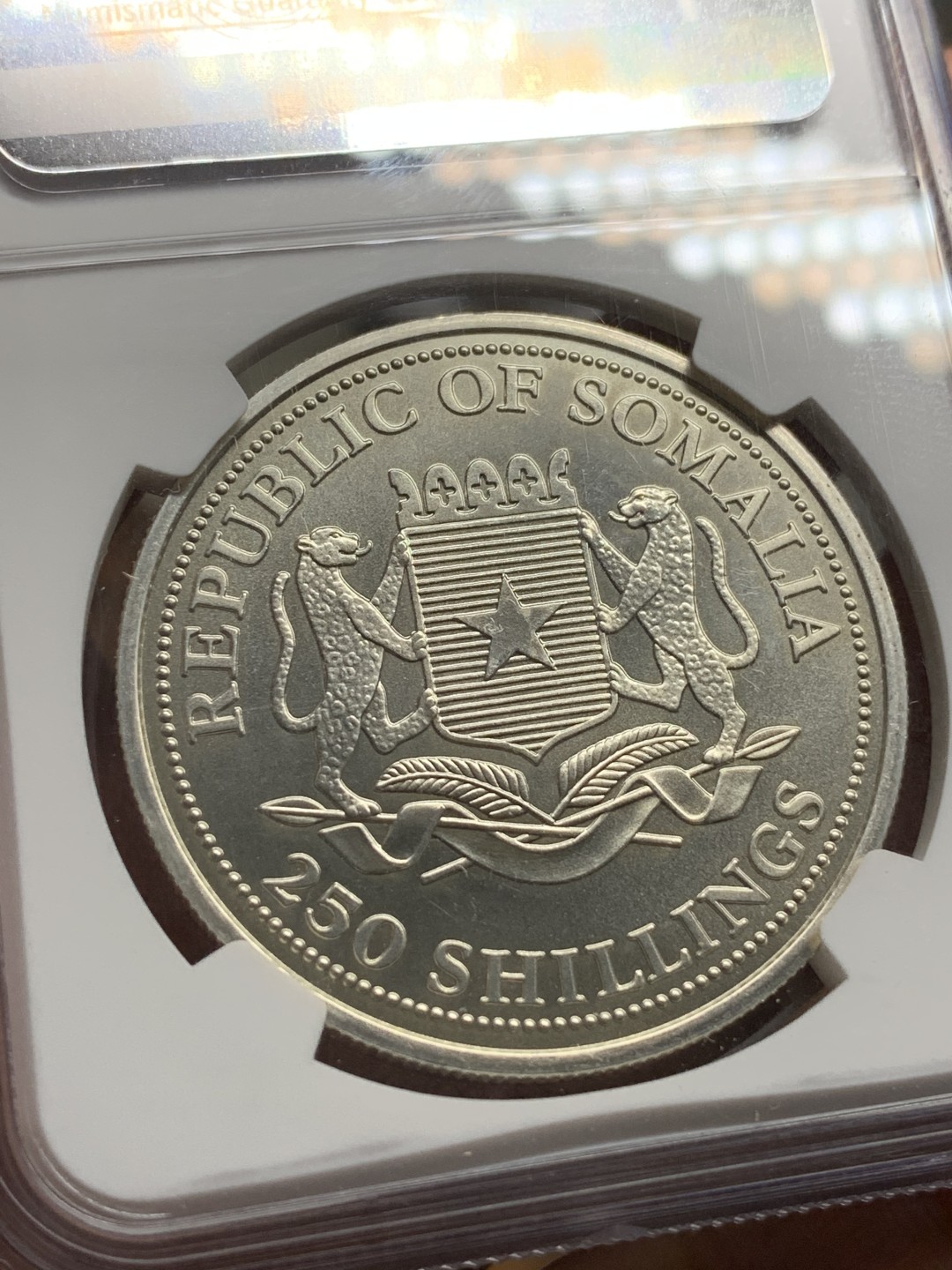 《竞宝斋》第98场-本周日，周一2场连拍（全场不限金额包邮） NGC MS66 索马里 2002年示巴女王大银币，稀见！强光好品，35周年标签