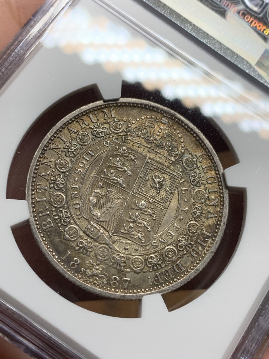 《竞宝斋》第98场-本周日，周一2场连拍（全场不限金额包邮） NGC AU58 五彩英国1887年维多利亚女王高冠半克朗银币