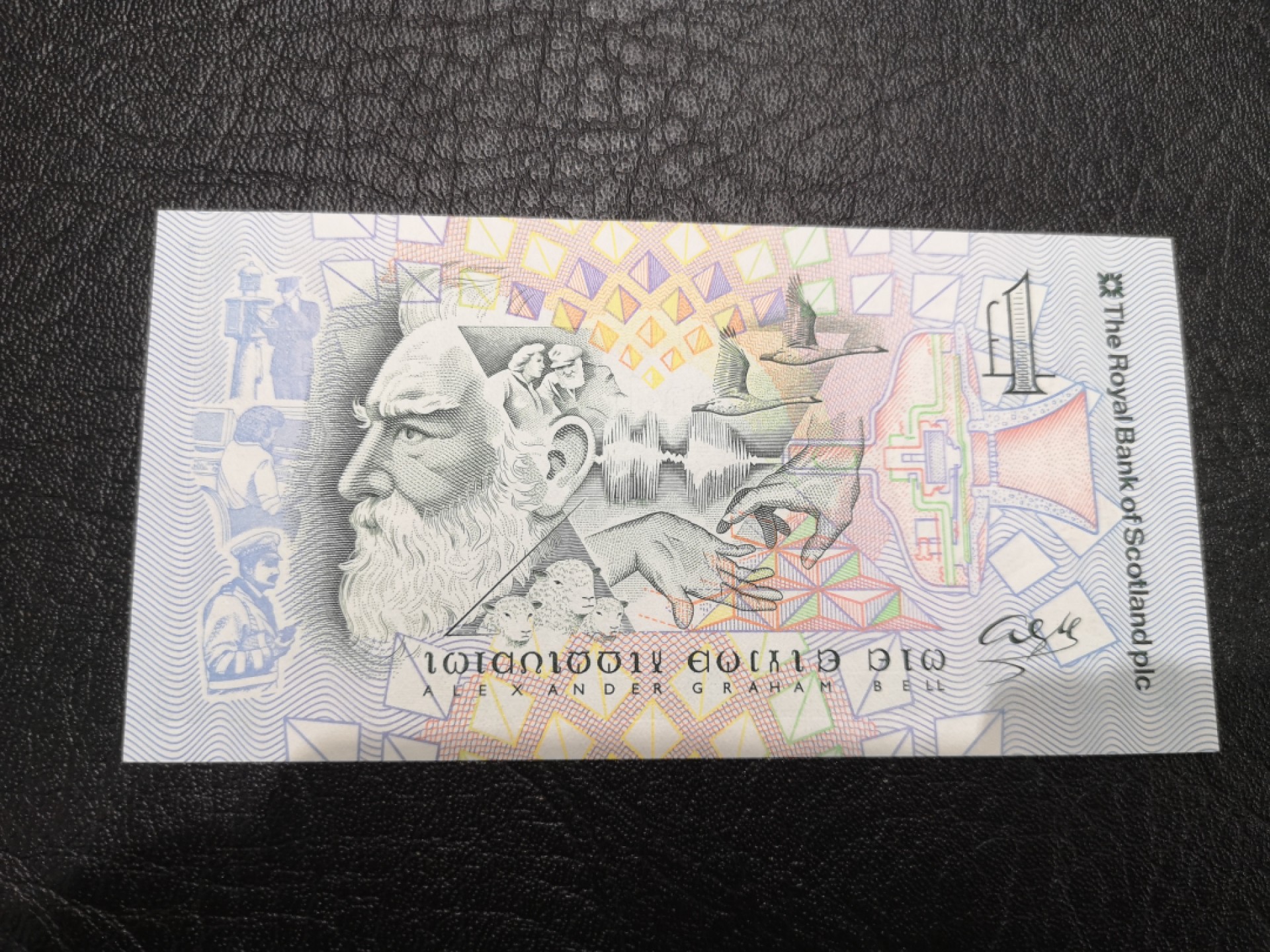 《外钞收藏家》第二百零五期 苏格兰经典专场👍 苏格兰皇家银行-1992-1镑 P-356 爱丁堡欧洲首脑会议史蒂文森逝世100周年 贝尔诞辰150周年 苏格兰议会第一次会议召开四张一起  全新UNC