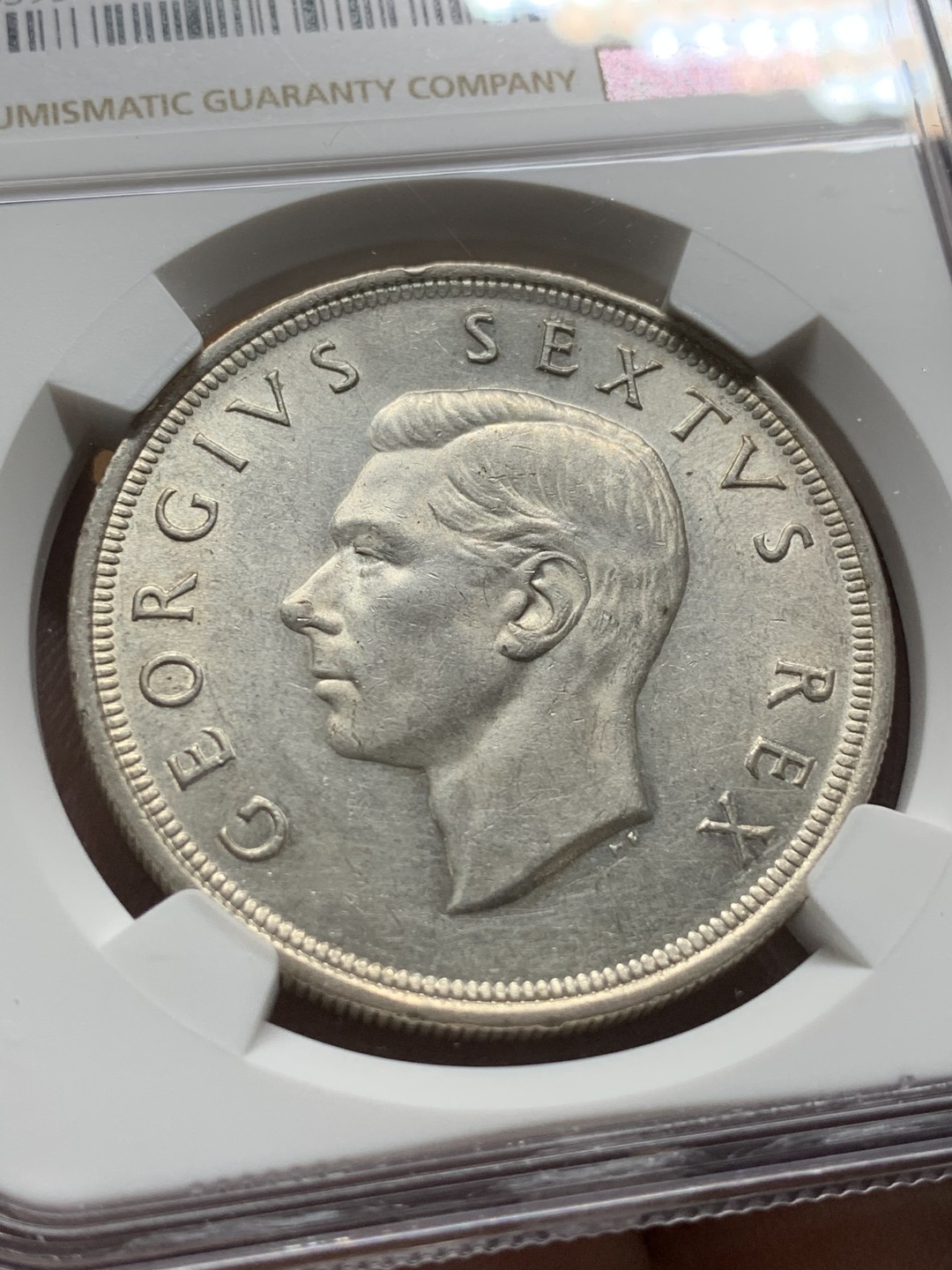 《竞宝斋》第98场-本周日，周一2场连拍（全场不限金额包邮） NGC-UNC 南非1949年 乔六5先令大银币 高银版 28.2克 80%银