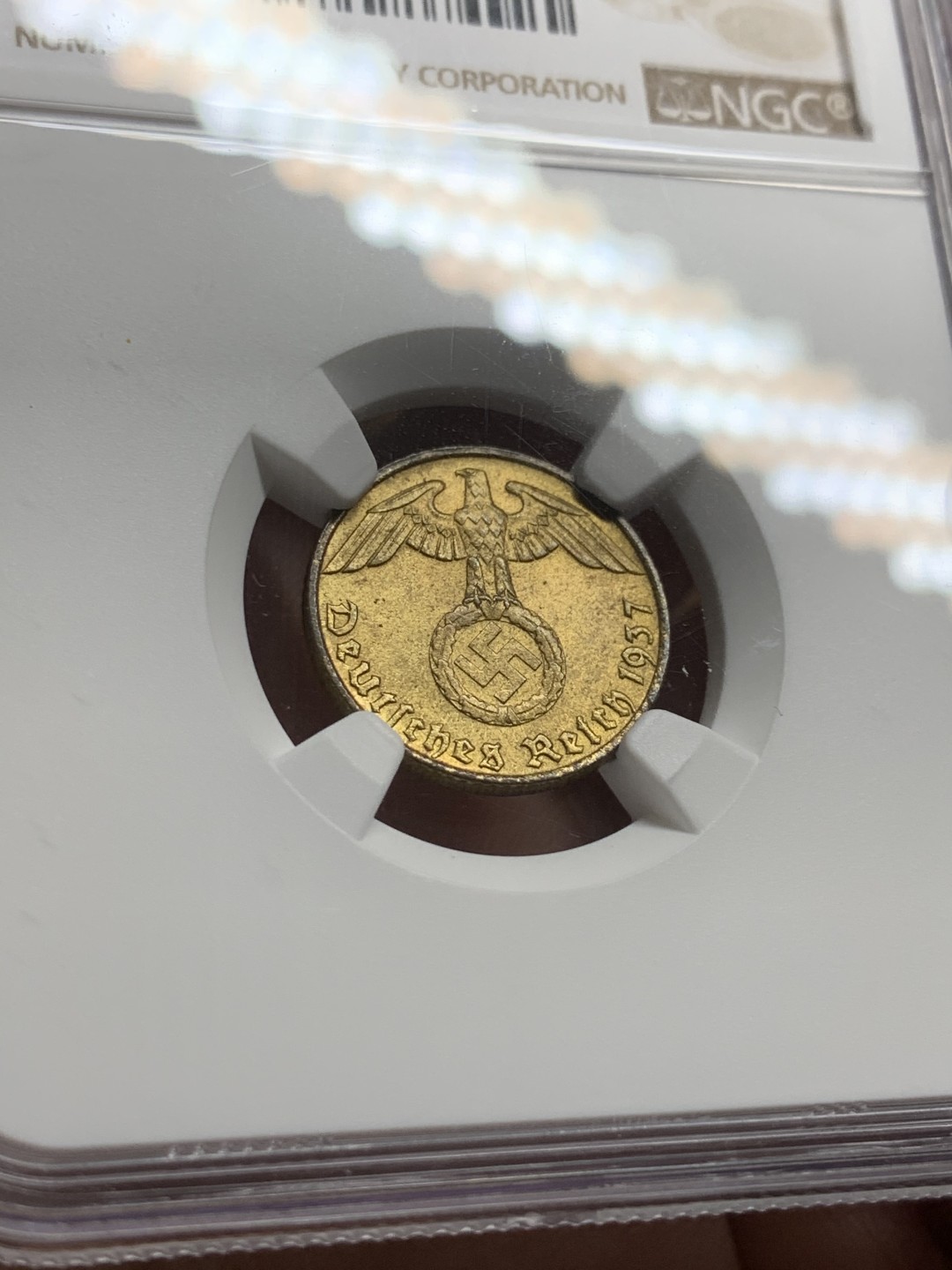 《竞宝斋》第98场-本周日，周一2场连拍（全场不限金额包邮） NGC-MS64 1937J 帝国5芬尼。金光闪闪的鹰徽辅币，高分不易