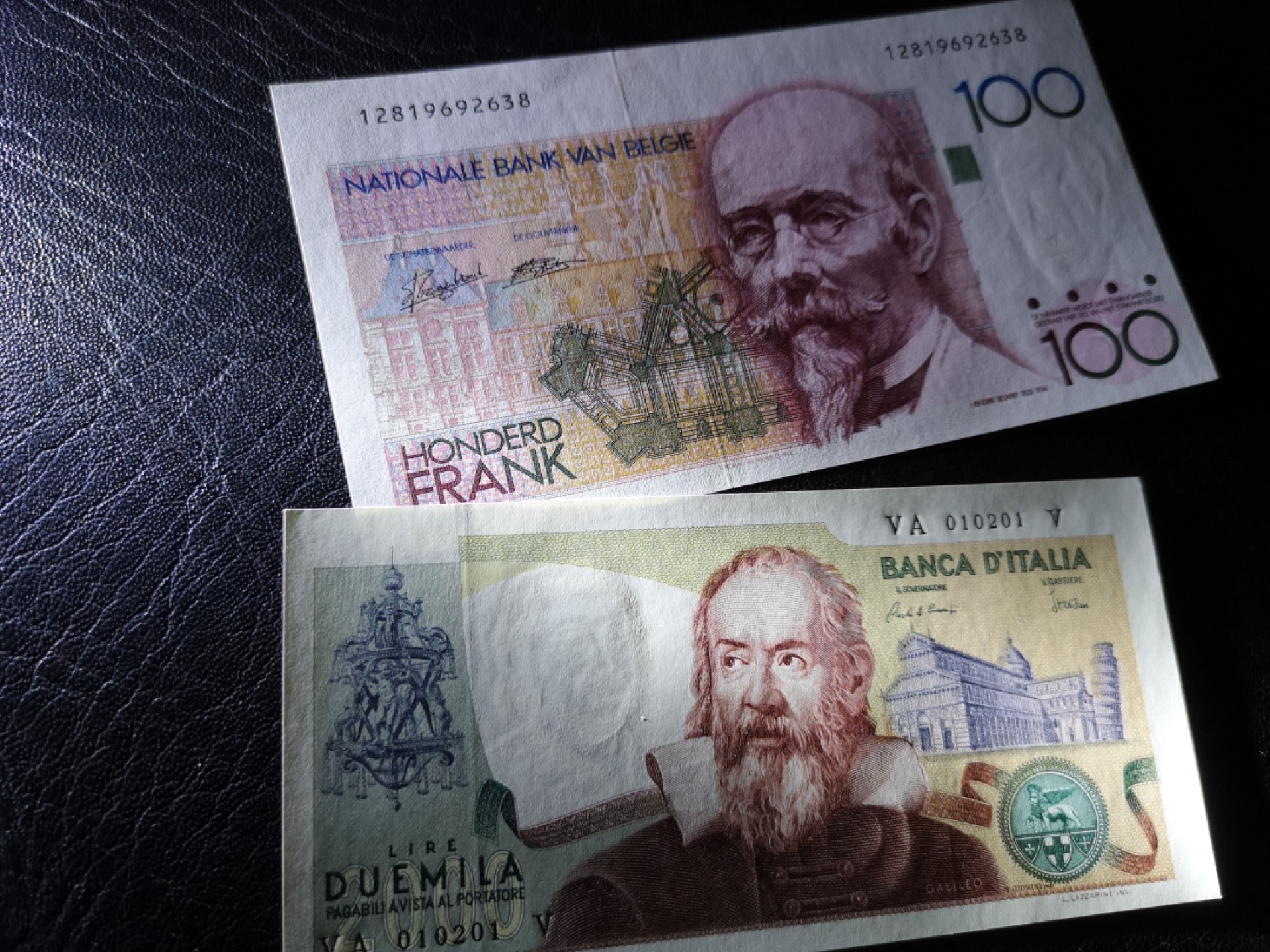 《外钞收藏家》第二百零四期 意大利2000和比利时100 两张一起 全新UNC