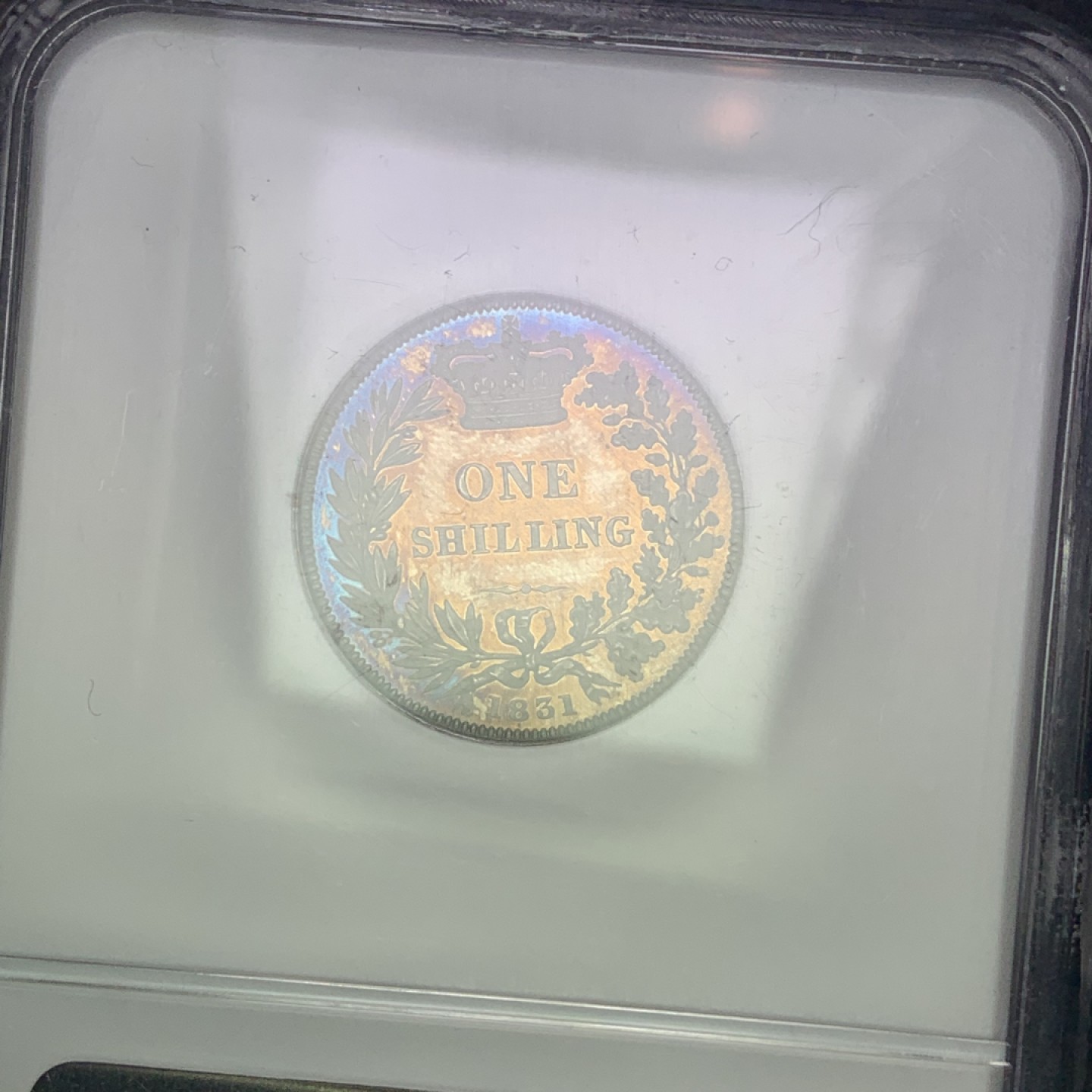 《竞宝斋》第98场-本周日，周一2场连拍（全场不限金额包邮） NGC-PF64 1831年英国威廉四世精铸先令银币-平边（NGC老盒，英伦包浆状态佳）盒子正面左上角边缘有小缺口