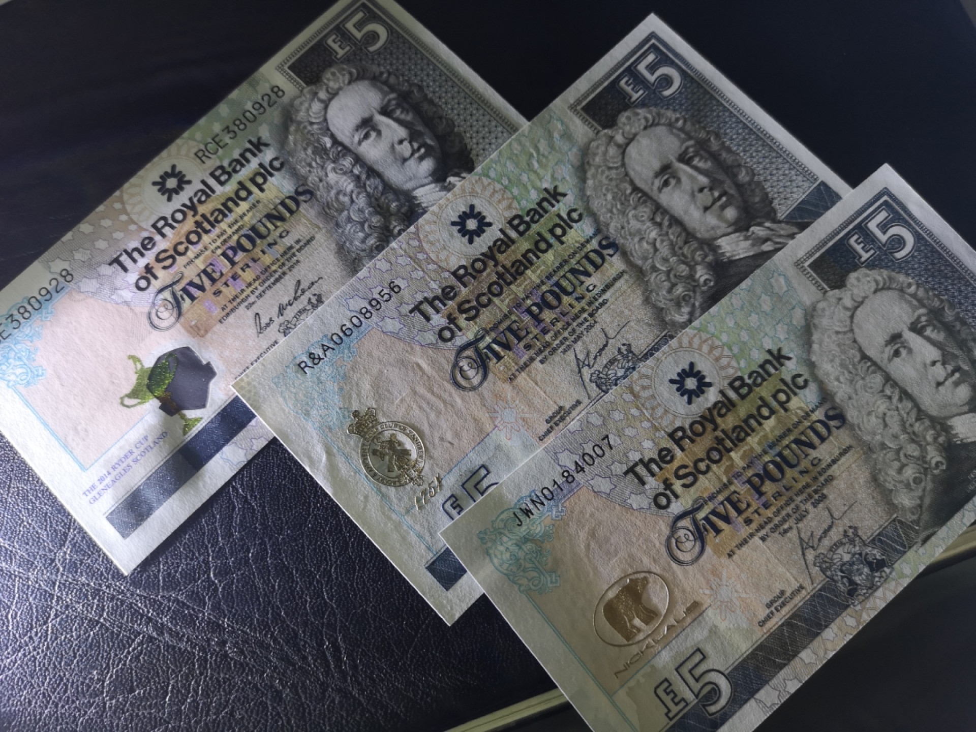 《外钞收藏家》第二百零四期 苏格兰5镑纪念钞 三张一起 全新UNC