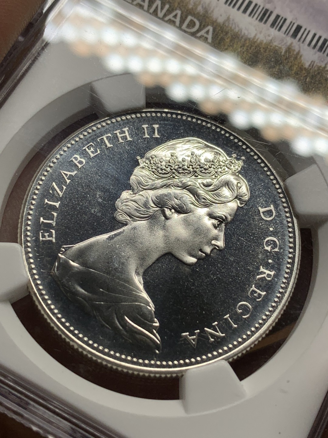 《竞宝斋》第98场-本周日，周一2场连拍（全场不限金额包邮） NGC-PL66 CAMEO 加拿大 1967年   百年 1元纪念币 转光强烈 非常漂亮 这头像可以说是女王颜值最高的头像了 值得收藏