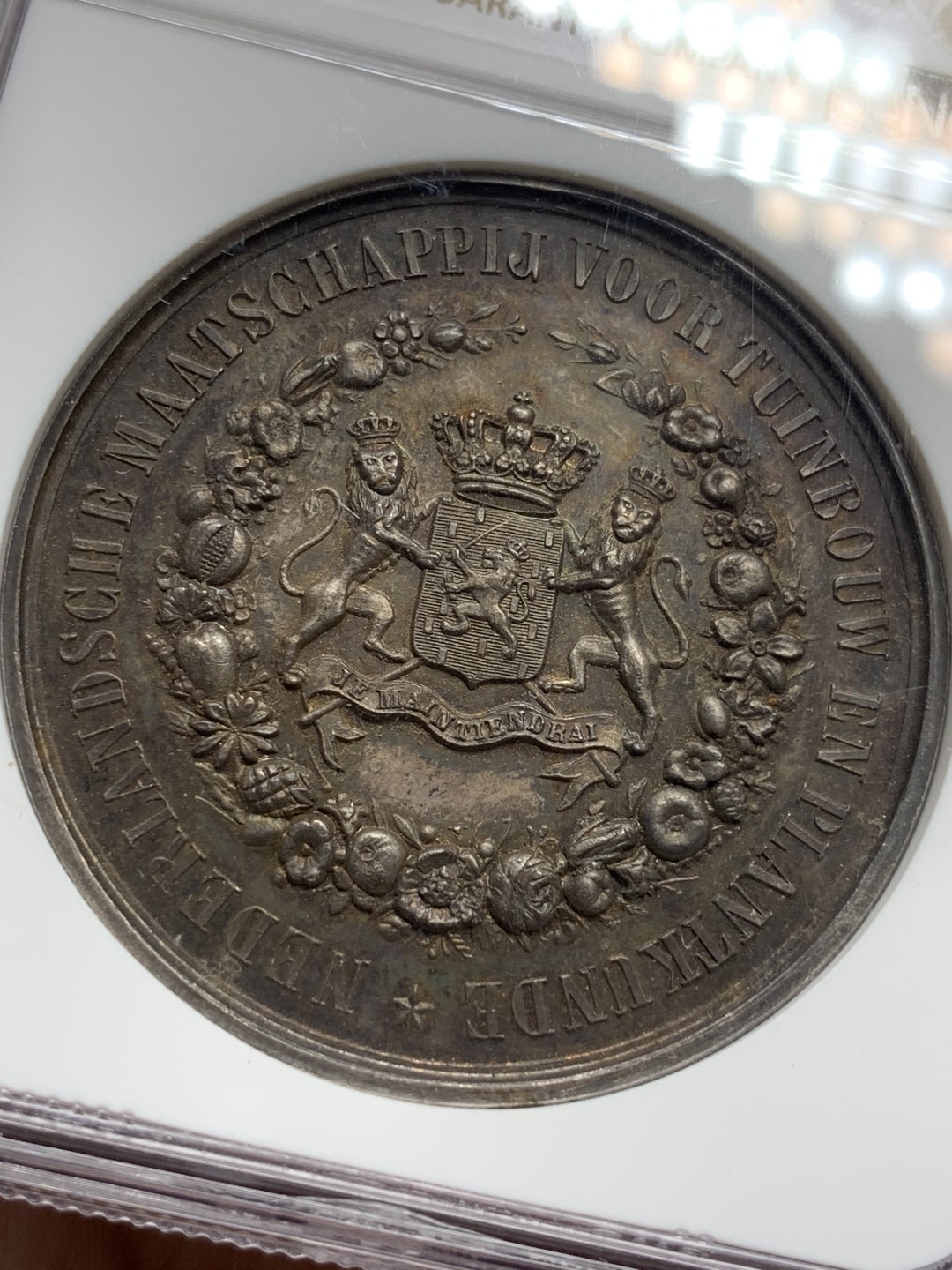 《竞宝斋》第98场-本周日，周一2场连拍（全场不限金额包邮） NGC MS62 1902年荷兰园艺博览会双狮盾徽银章 镜面底板 深五彩包浆