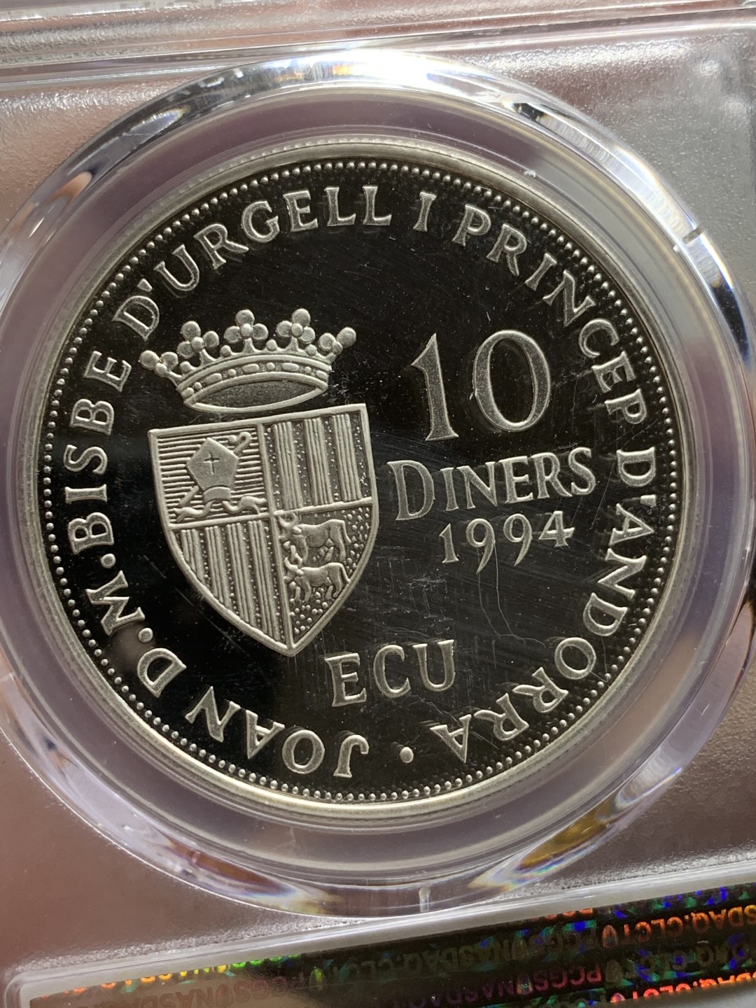 《竞宝斋》第98场-本周日，周一2场连拍（全场不限金额包邮） PCGS-PR65DCAM 1994年 安道尔10第纳尔精制大银，加入联合国纪念，手抚地球的长发女神。盒子有小磕，保存无碍。见图