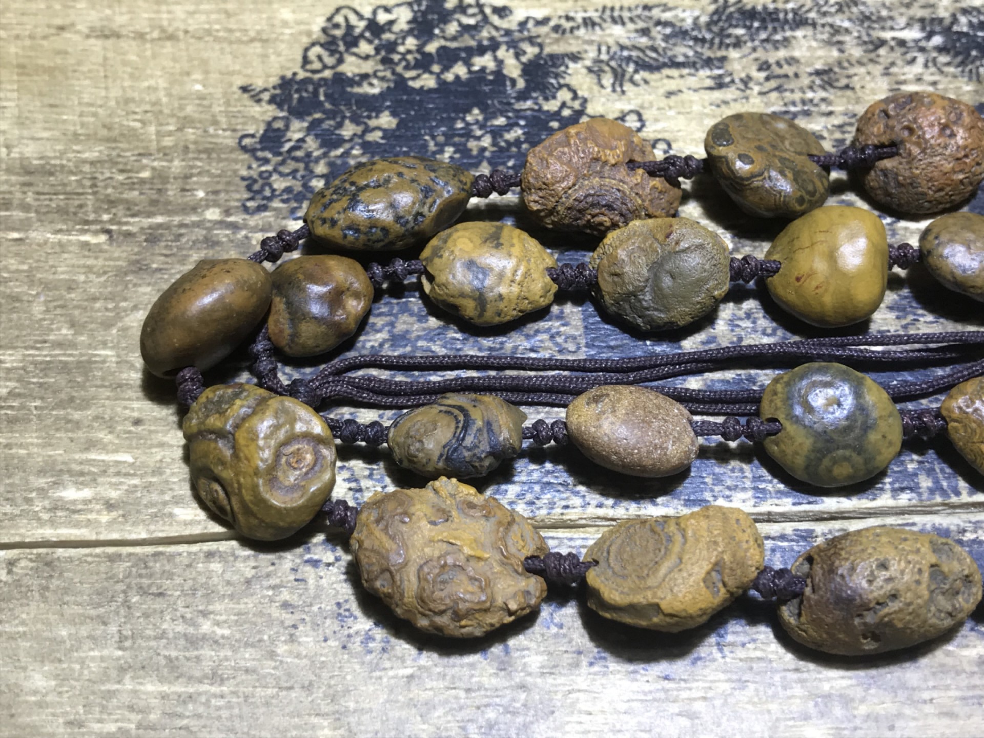 精美天然九眼页岩天珠珠原石项链一条！