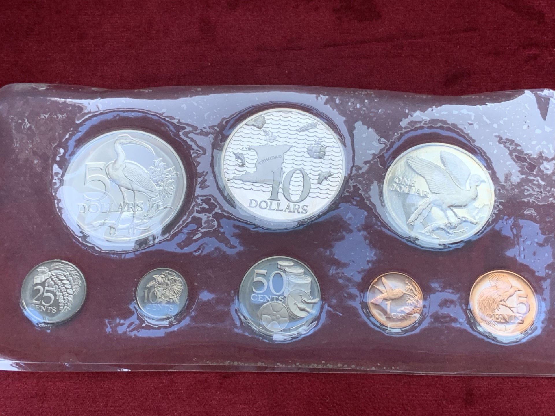 《竞宝斋》第98场-本周日，周一2场连拍（全场不限金额包邮） 特立尼达和多巴哥1974年8枚精制套币，带原盒带证书，其中5元、10元为银币（925银，直径40mm和42mm，重量27.9g和35g）