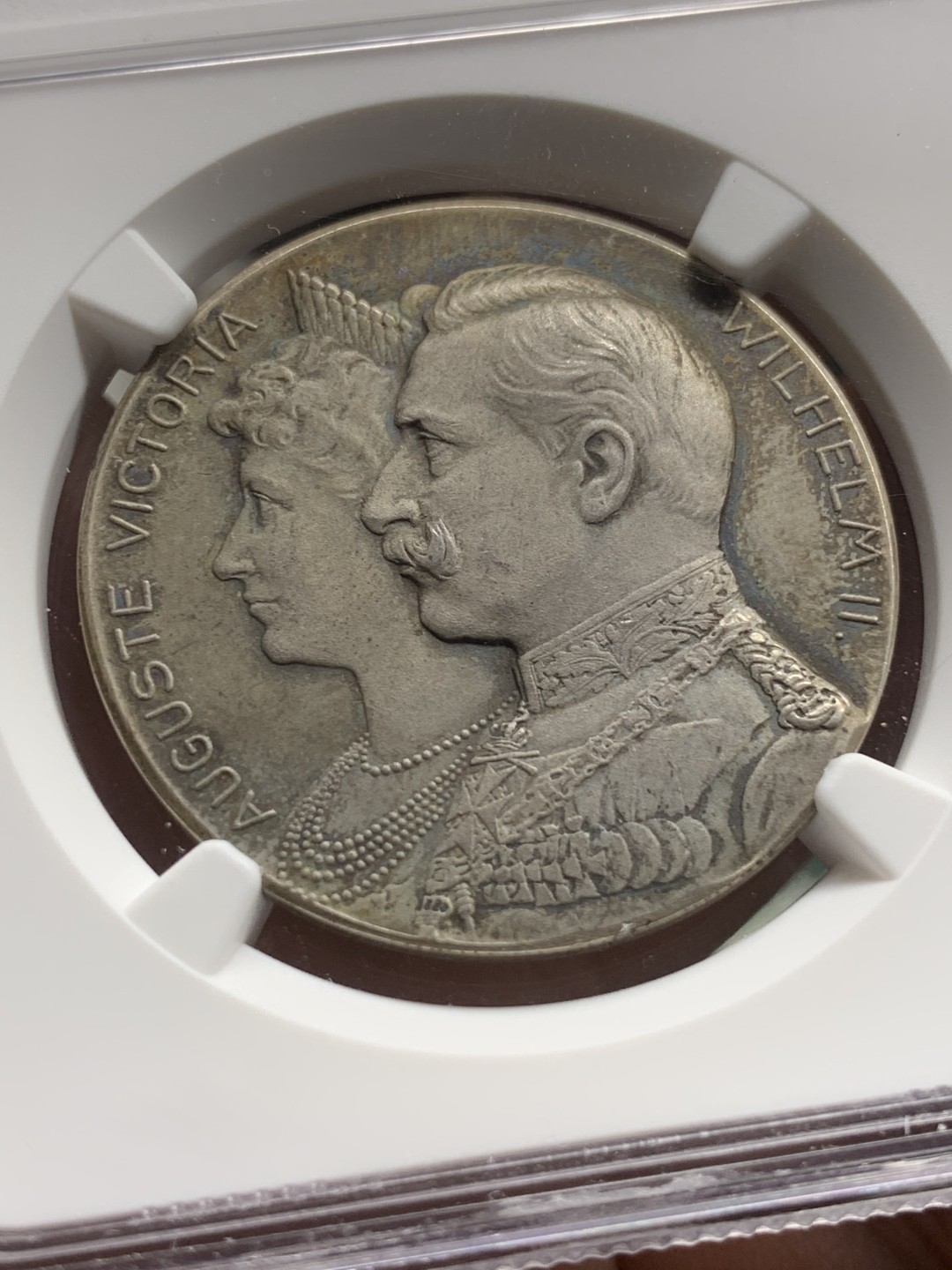 《竞宝斋》第98场-本周日，周一2场连拍（全场不限金额包邮） NGC MS63  1906年德国普鲁士威廉二世结婚25周年银婚纪念小天使 银章  原味包浆 难得好品好状态