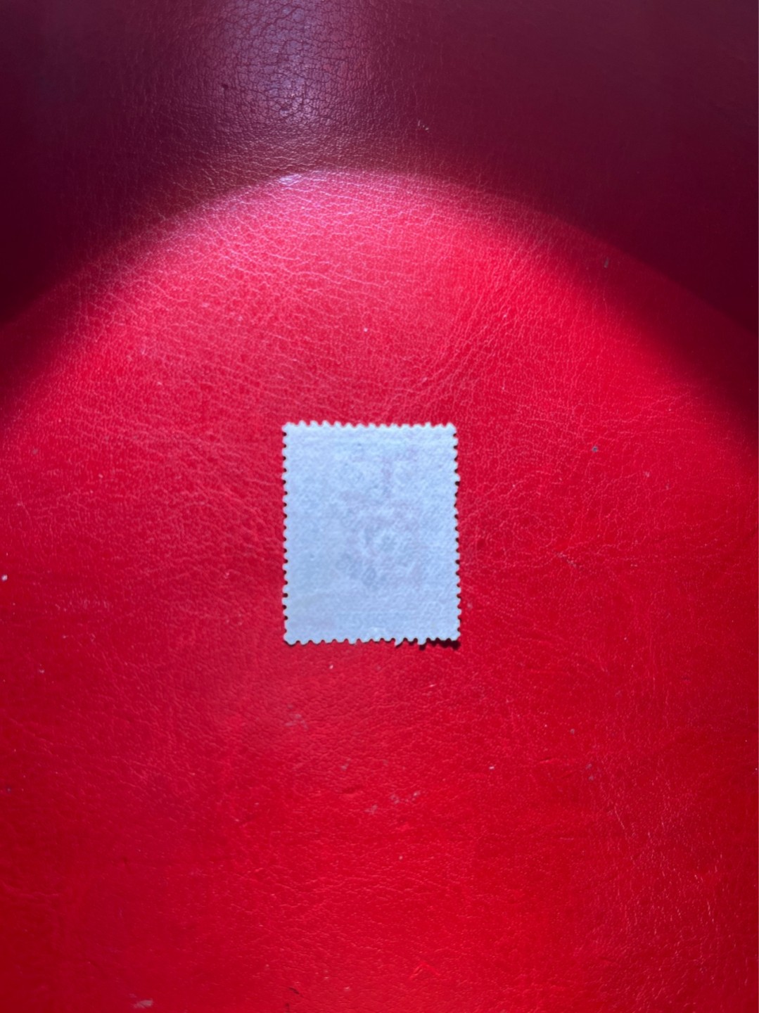 洪涛臻品 精选邮票限时拍卖第三十八期 比大清龙票还早的邮票，上海地方邮票，半分加盖，面艳背白品好，水印清晰漂亮！终身保真！放心入手保真清朝时期文物邮票的机会！