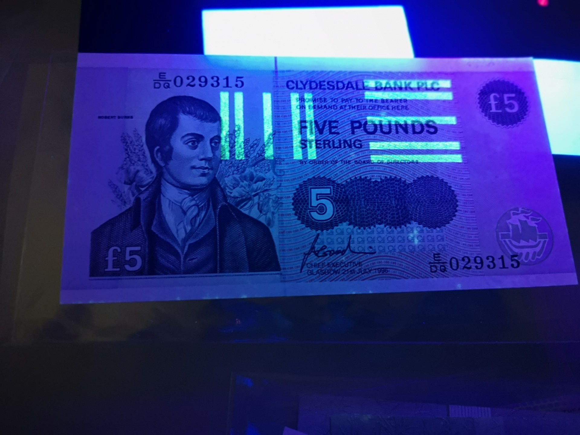《外钞收藏家》第二百零五期 苏格兰经典专场👍 克莱斯戴尔银行-1996-5镑	E/DQ 029315	P-218 荧光有星星点点潮
