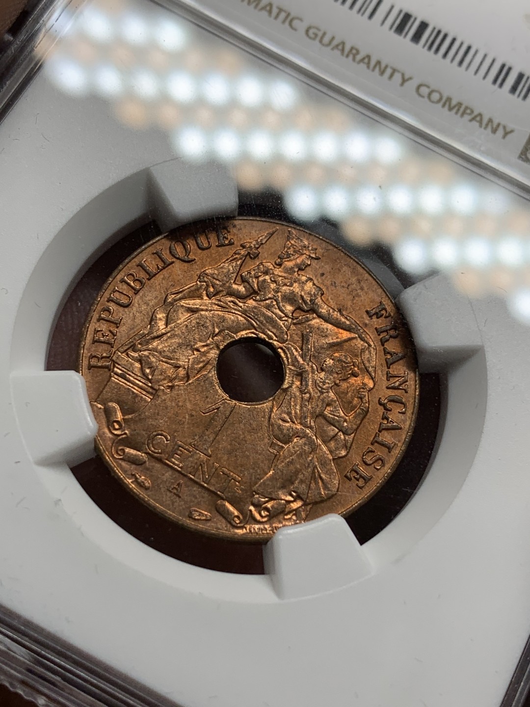 《竞宝斋》第98场-本周日，周一2场连拍（全场不限金额包邮） NGC MS64RB 法属印支1939A百分之一铜币，经典品种，强光好品