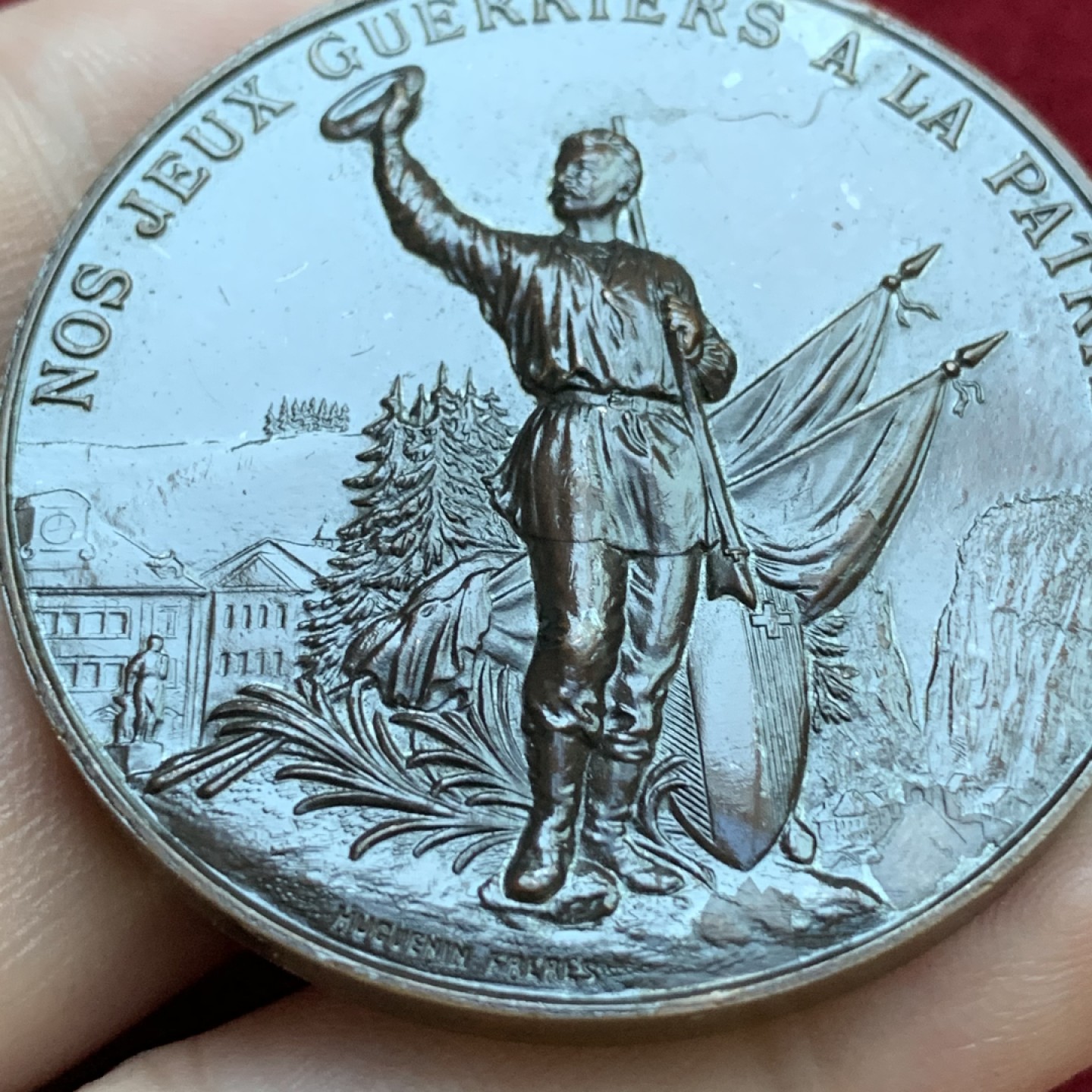 《竞宝斋》第98场-本周日，周一2场连拍（全场不限金额包邮） 瑞士1892力洛克射击节铜章原盒 表面有出厂清漆 所以品相保护的很好45mm42.7克