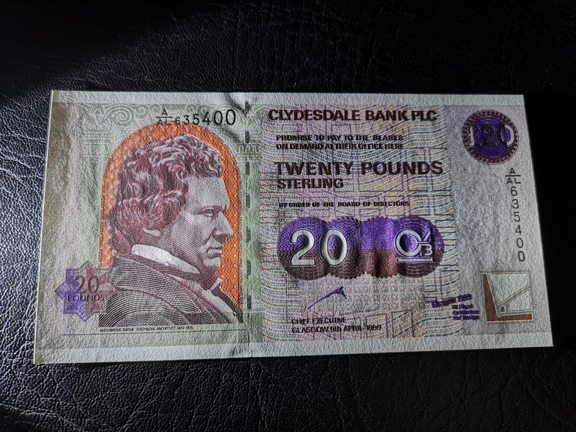 《外钞收藏家》第二百零五期 苏格兰经典专场👍 克莱斯戴尔银行-1999-20镑	A/AL 635400	P-229	《城市建筑与设计》	全新UNC