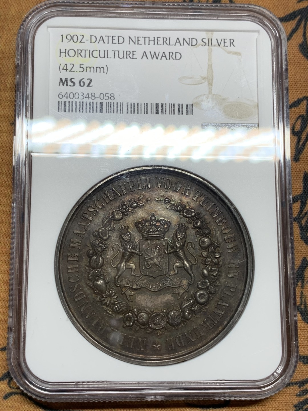 《竞宝斋》第98场-本周日，周一2场连拍（全场不限金额包邮） NGC MS62 1902年荷兰园艺博览会双狮盾徽银章 镜面底板 深五彩包浆