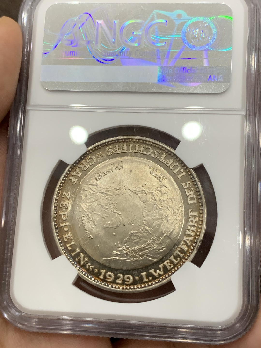 《竞宝斋》第98场-本周日，周一2场连拍（全场不限金额包邮） NGC MS64 1929年德国齐柏林飞艇环球飞行纪念银章 镜面底板 五彩包浆 品相状态完美