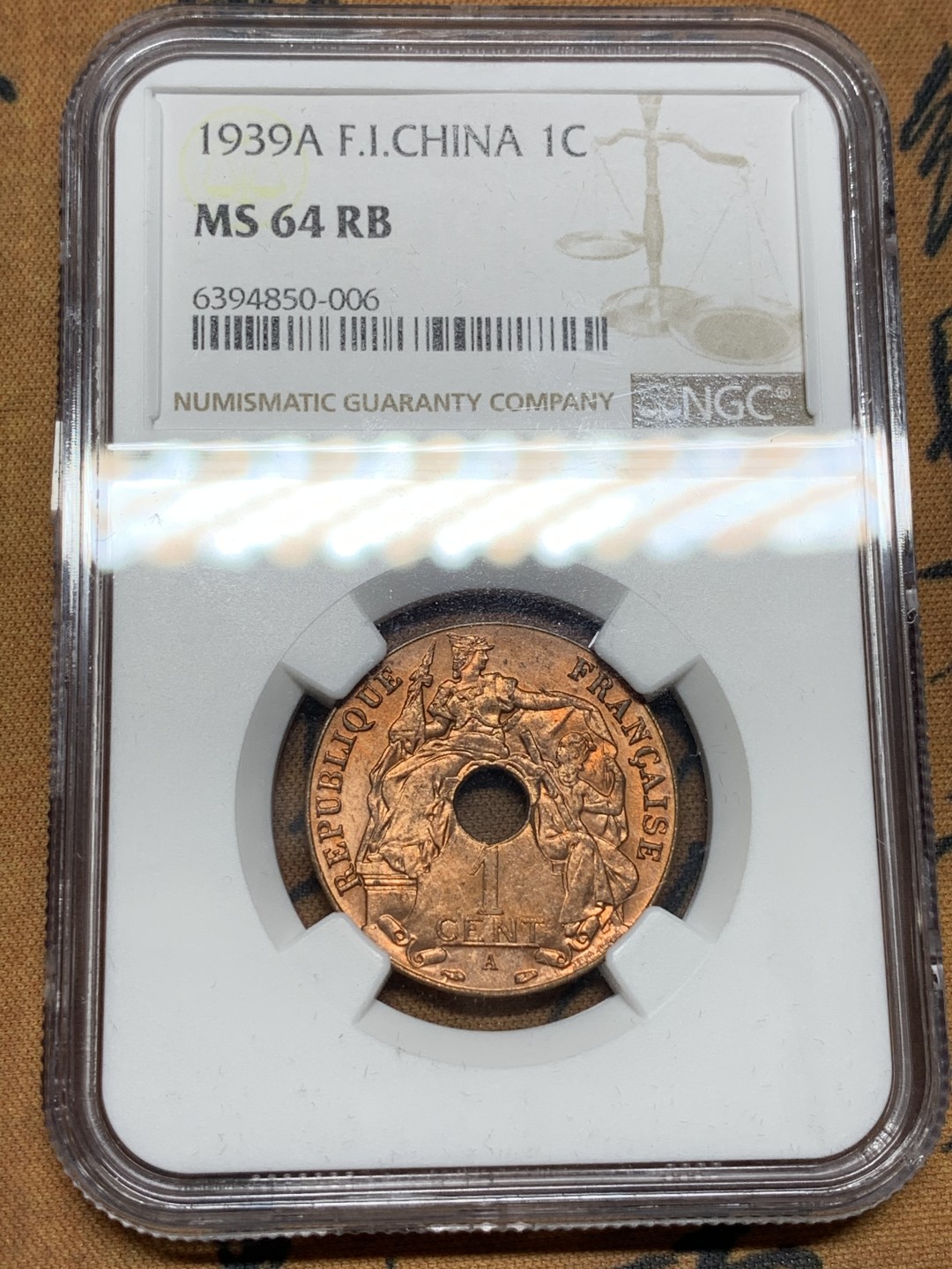 《竞宝斋》第98场-本周日，周一2场连拍（全场不限金额包邮） NGC MS64RB 法属印支1939A百分之一铜币，经典品种，强光好品