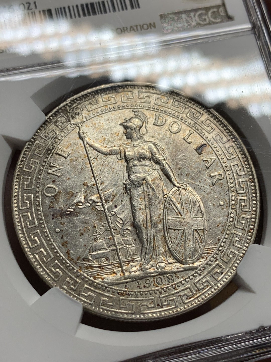 《竞宝斋》第98场-本周日，周一2场连拍（全场不限金额包邮） NGC-AUD 英国贸易银 1908B 站洋 壹元银币 状态不错 底板光度有