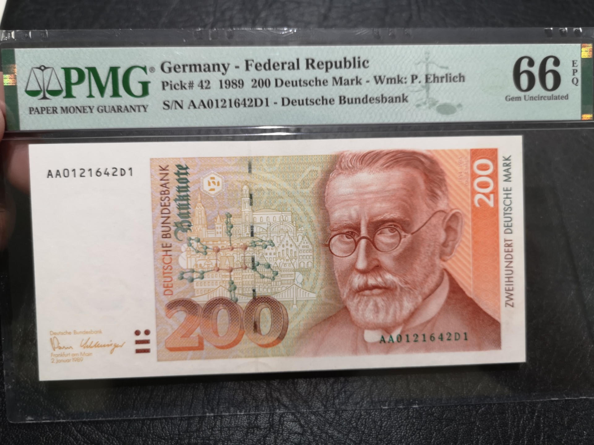 《外钞收藏家》第二百零四期 1989年德国末版200马克 PMG66 AA冠