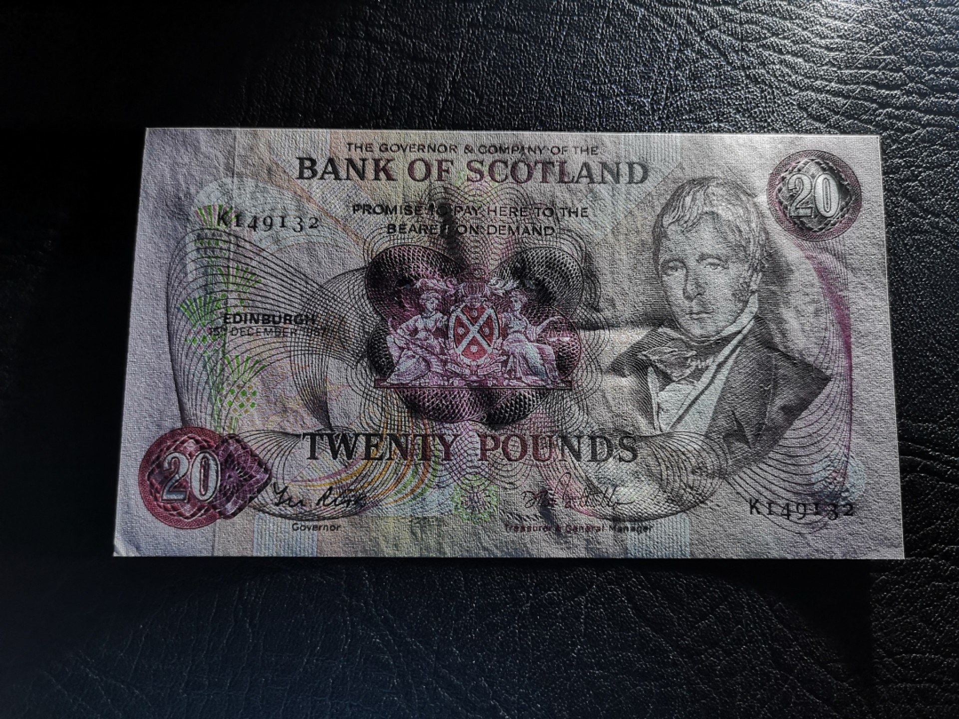 《外钞收藏家》第二百零五期 苏格兰经典专场👍 苏格兰银行-1987-20镑	K 149132  P-114 非全新疑似有折
