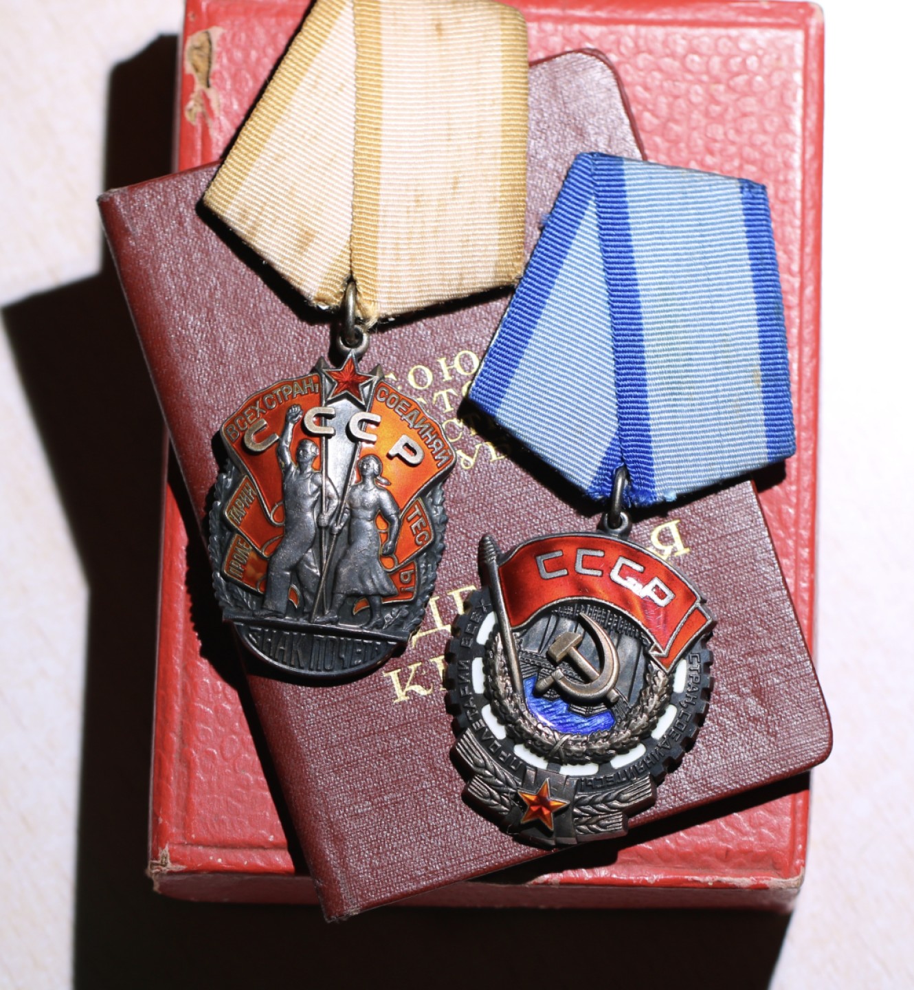 大猫徽章拍卖第203期 苏联劳动红旗勋章 荣誉勋章同一人获得 全品原盒