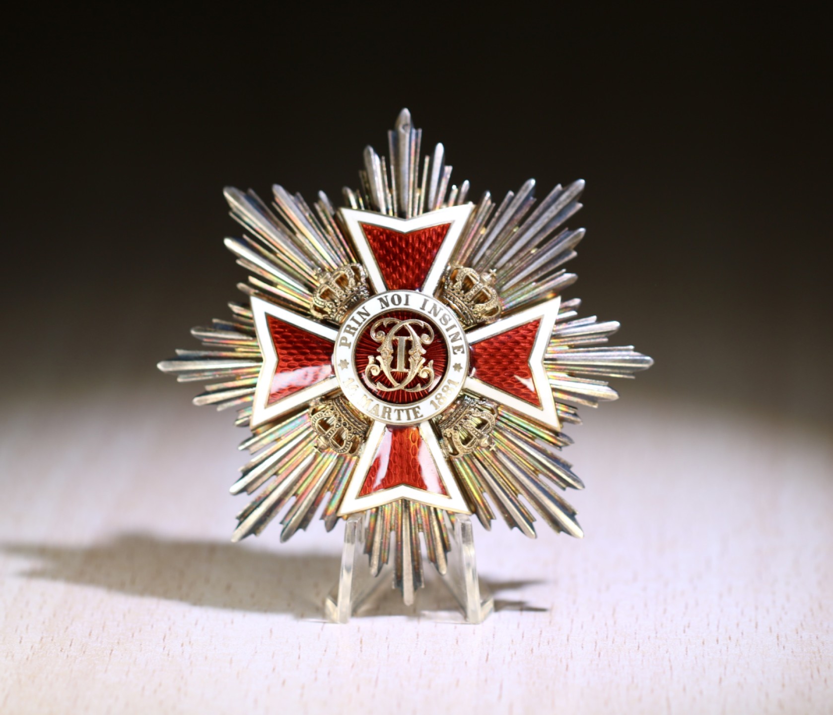 大猫徽章拍卖第203期 罗马尼亚大十字级王冠勋章 银质珐琅 原盒原绶  第二版1932—1947。全品相 稀少版本