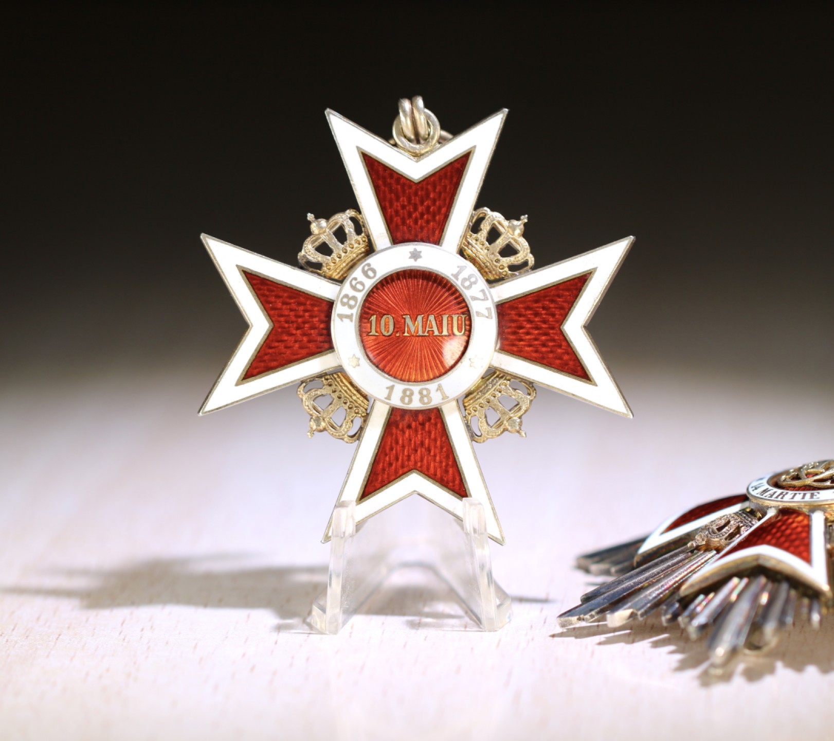 大猫徽章拍卖第203期 罗马尼亚大十字级王冠勋章 银质珐琅 原盒原绶  第二版1932—1947。全品相 稀少版本