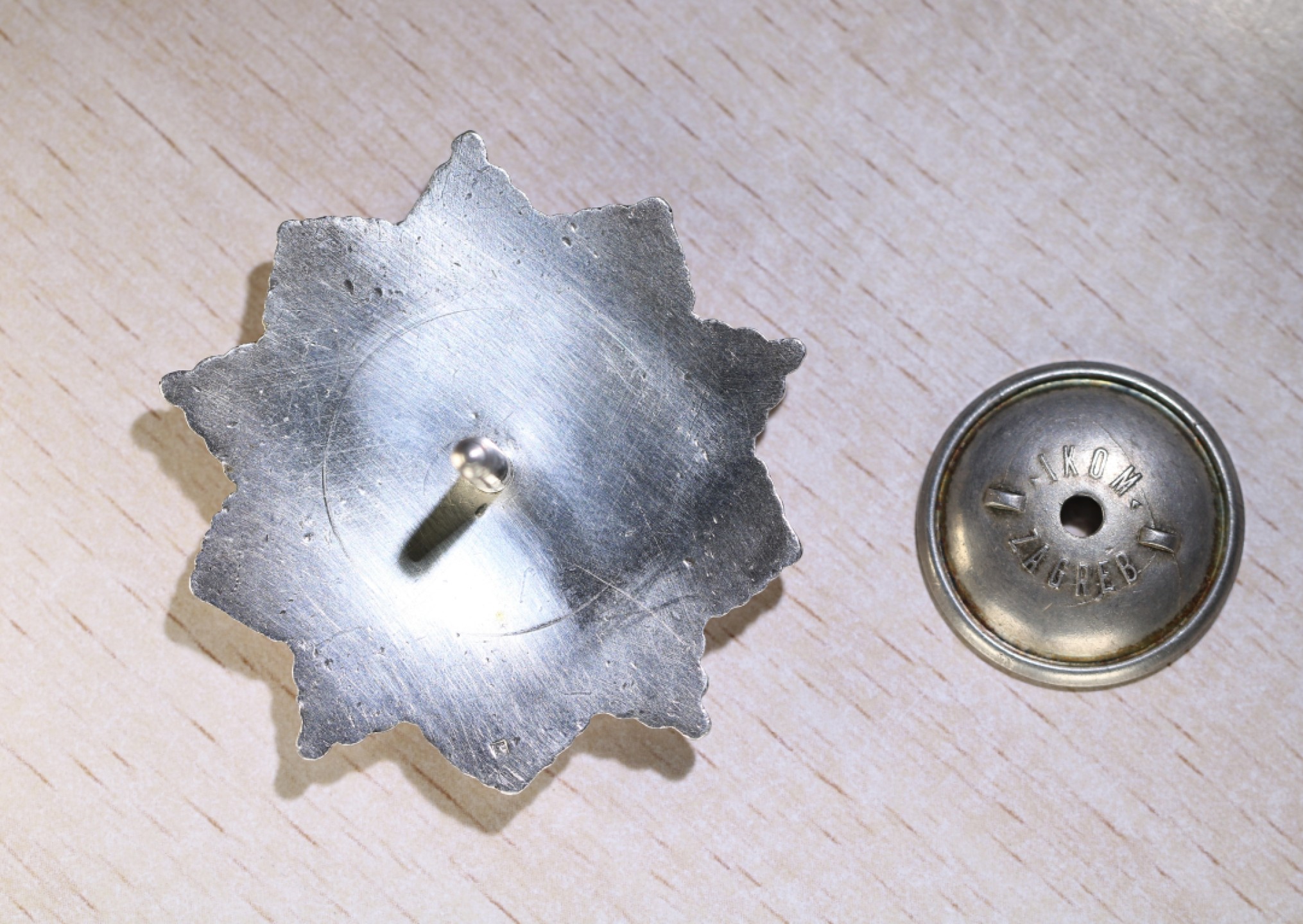 大猫徽章拍卖第203期 阿尔巴尼亚二级斯坎德培勋章，带银标 南斯拉夫IKOM代工的最早期贵金属版本