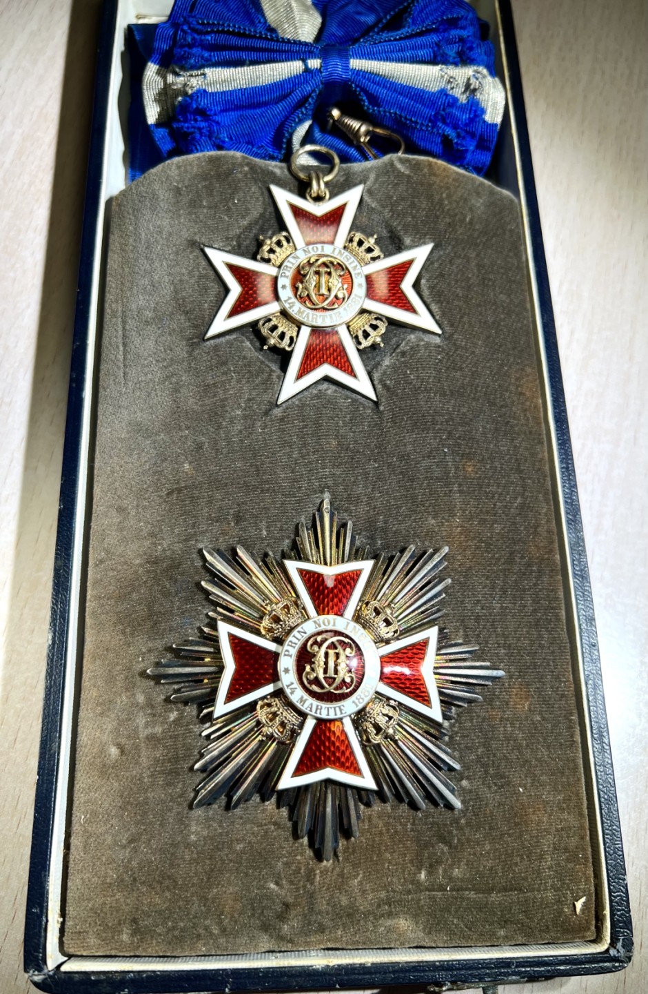 大猫徽章拍卖第203期 罗马尼亚大十字级王冠勋章 银质珐琅 原盒原绶  第二版1932—1947。全品相 稀少版本