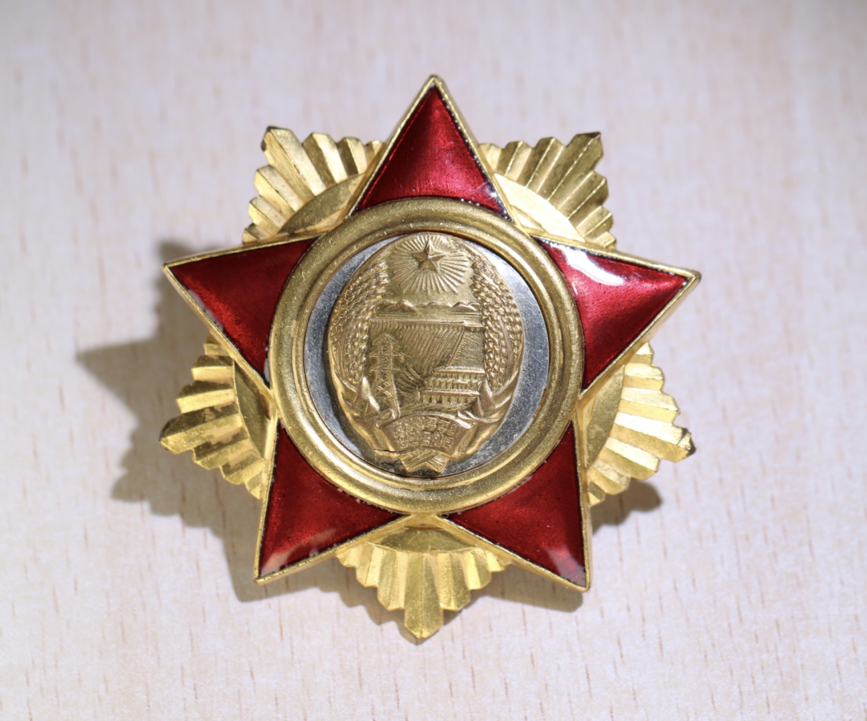 大猫徽章拍卖第203期 人民军创建纪念勋章 铜质全品