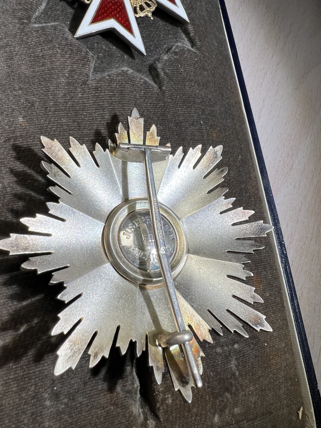 大猫徽章拍卖第203期 罗马尼亚大十字级王冠勋章 银质珐琅 原盒原绶  第二版1932—1947。全品相 稀少版本