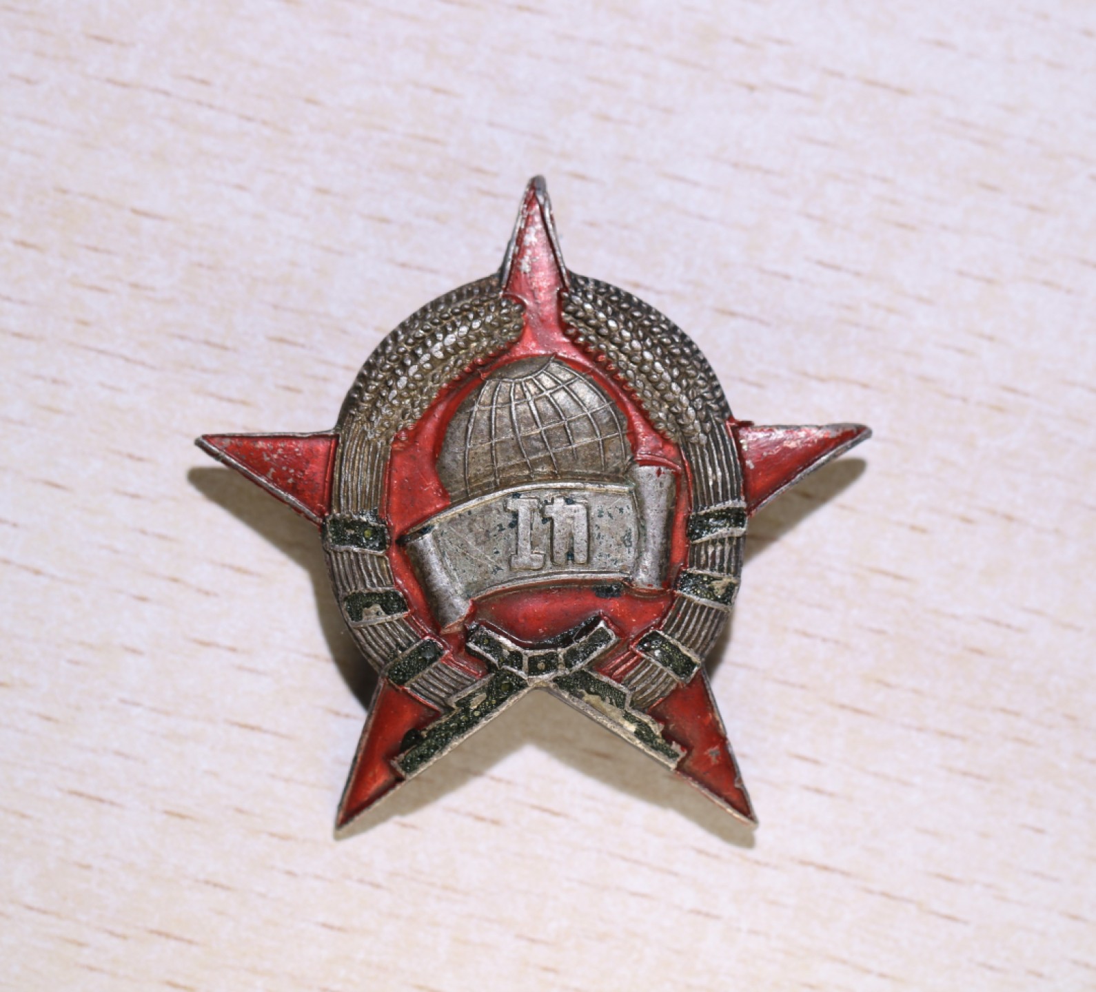 大猫徽章拍卖第203期 辽东军区奖 大功 章 银质